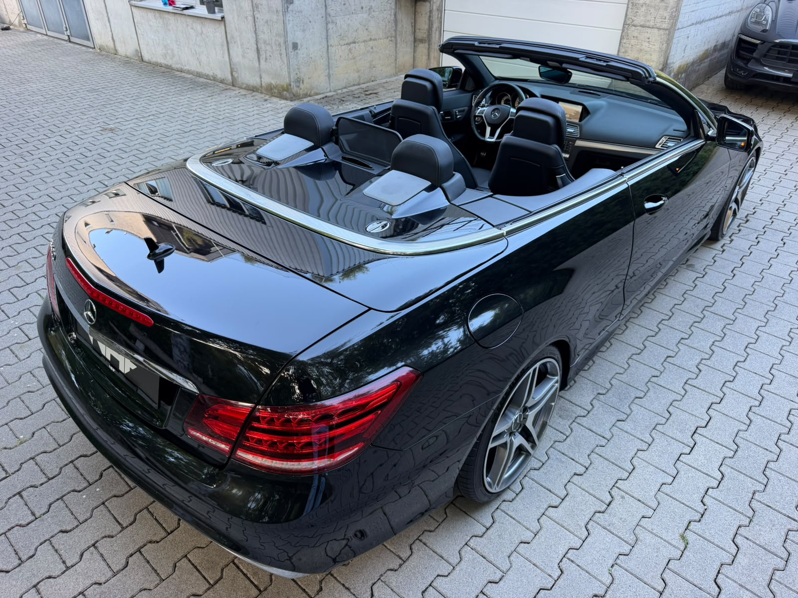 MERCEDES-BENZ E 400 AMG Line 7G-Tronic-image-6