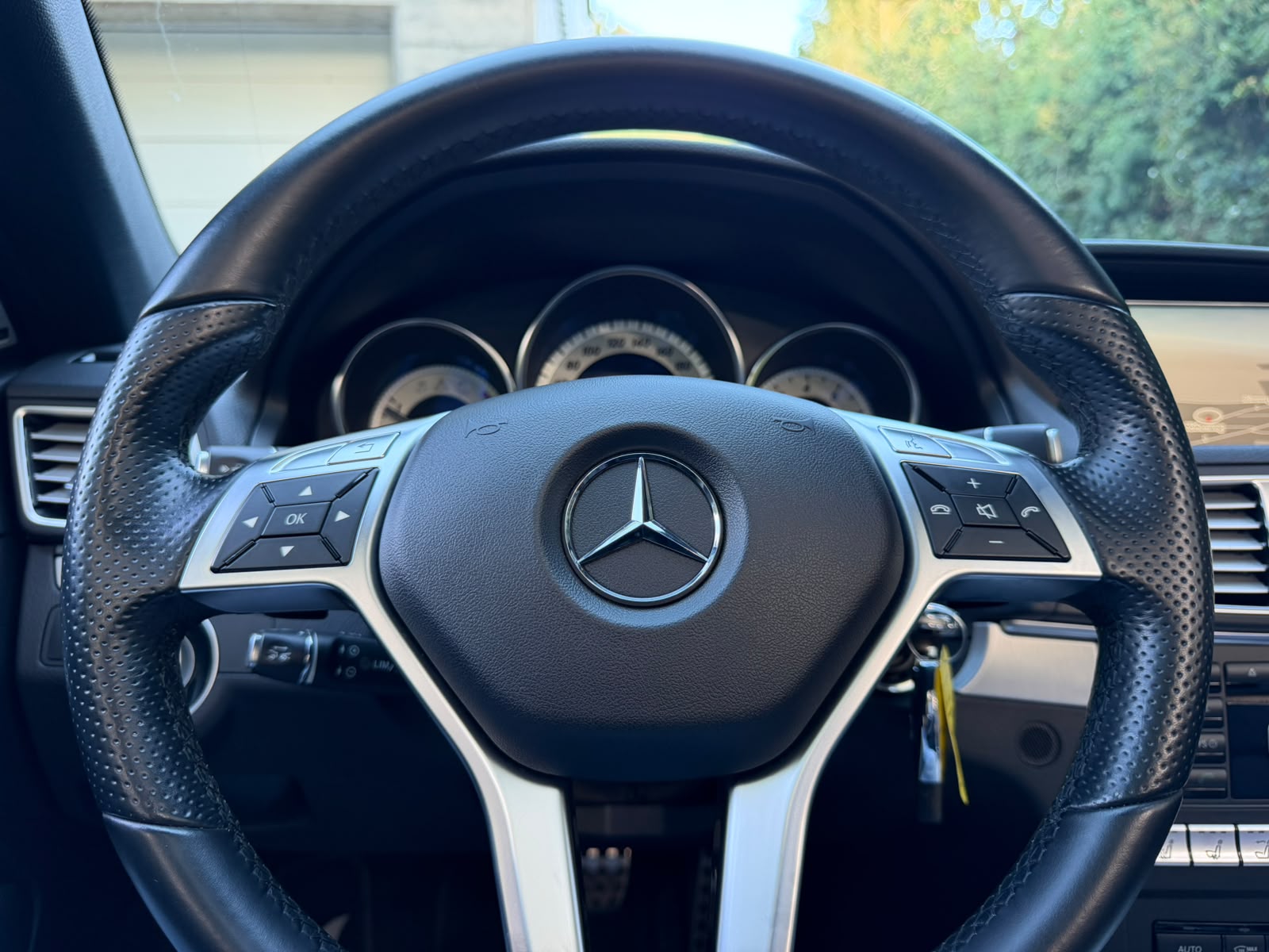 MERCEDES-BENZ E 400 AMG Line 7G-Tronic-image-25