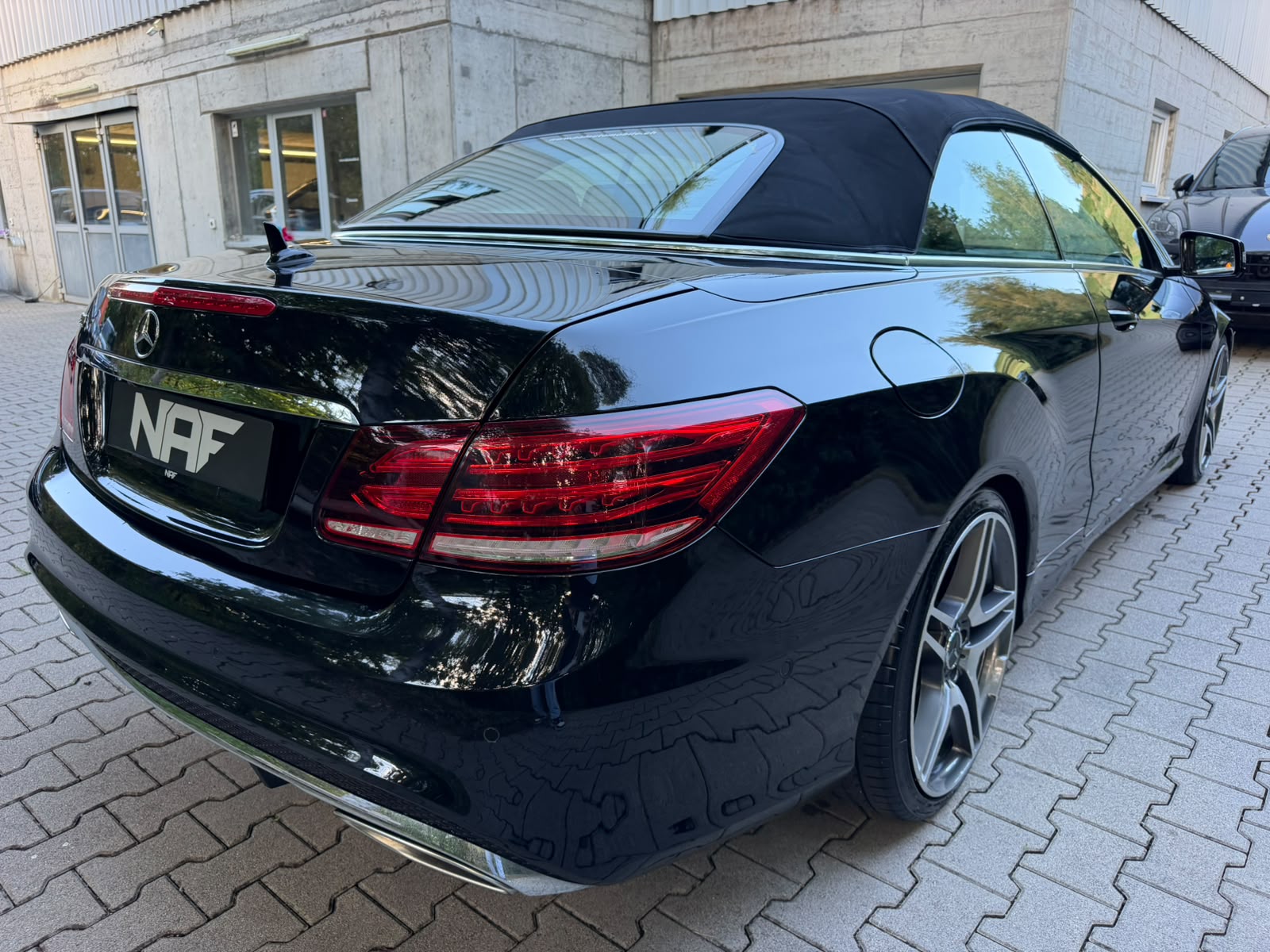 MERCEDES-BENZ E 400 AMG Line 7G-Tronic-image-5