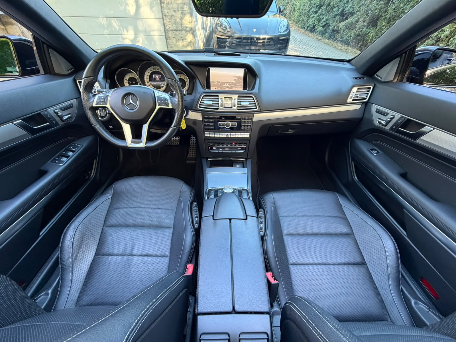 MERCEDES-BENZ E 400 AMG Line 7G-Tronic-image-21