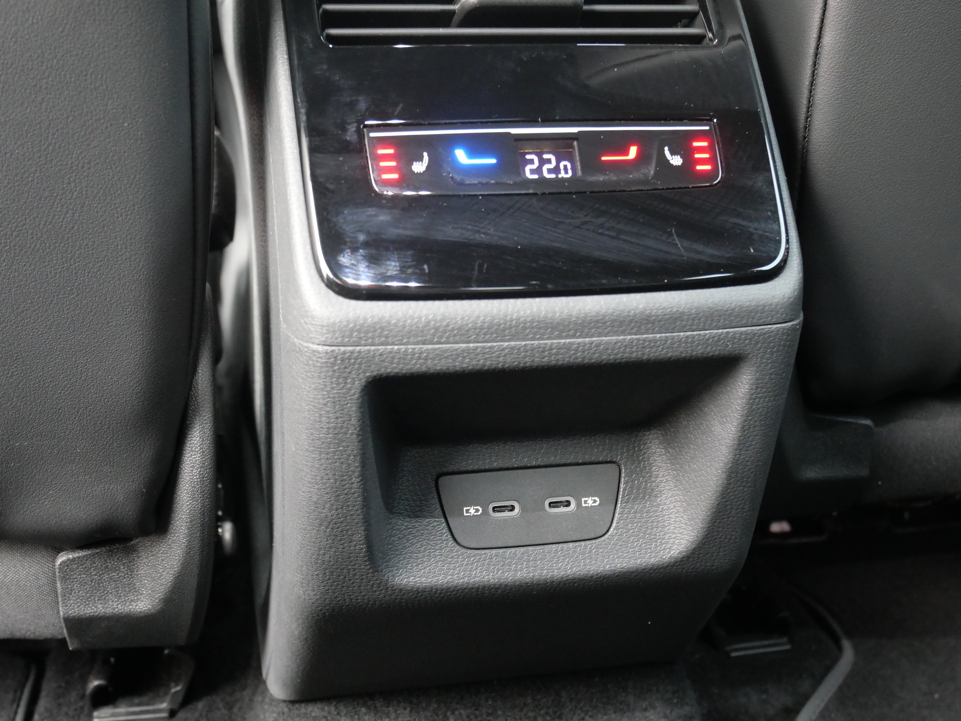 VW ID.7 GTX 86kWh GTX United 4 Motion *CH-Auto, Wärmepumpe, AHK*-image-12