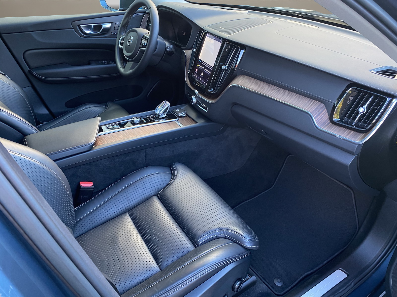 VOLVO XC60 2.0 T6 TE Ultimate Bright eAWD-image-11