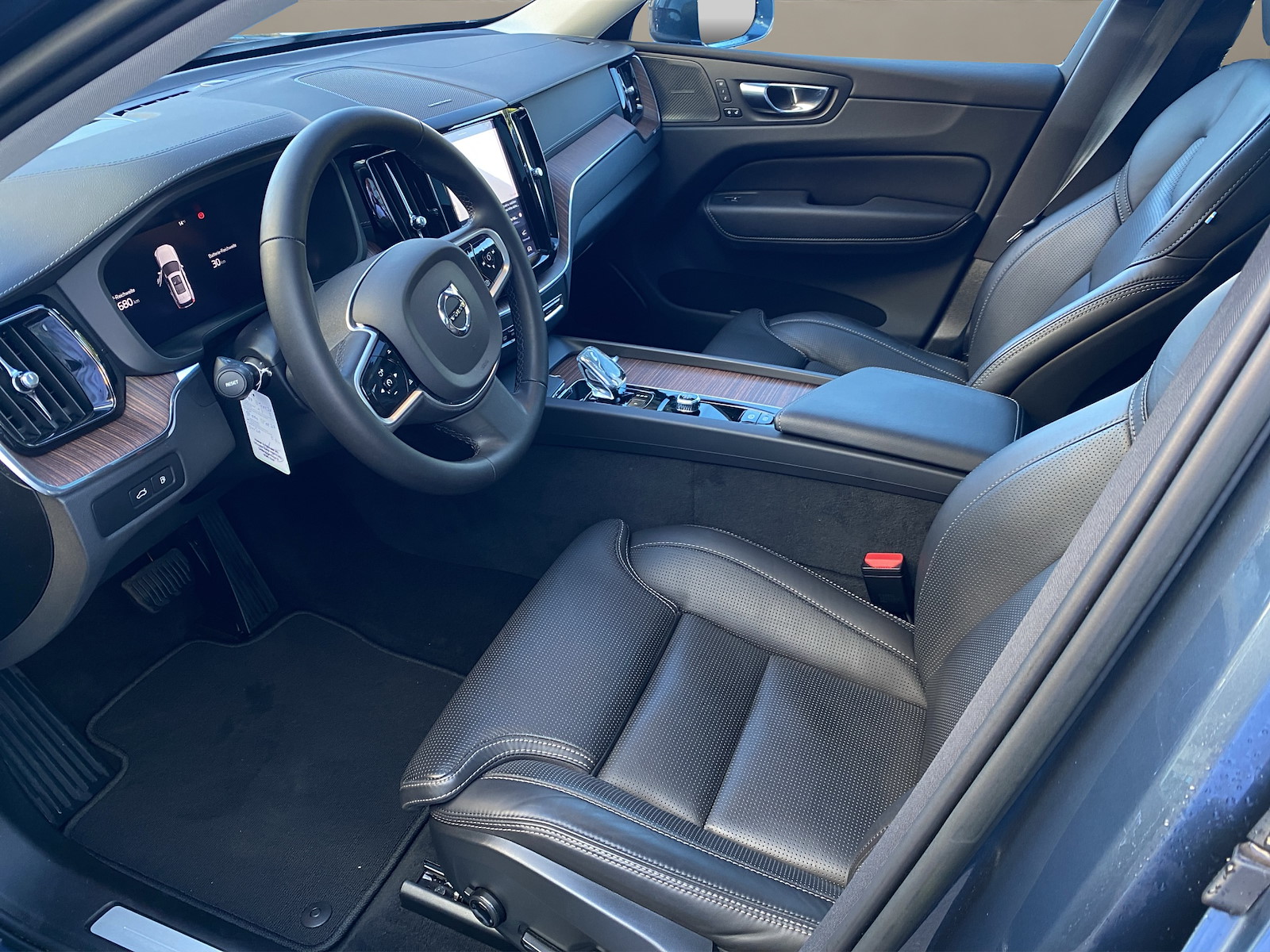 VOLVO XC60 2.0 T6 TE Ultimate Bright eAWD-image-8
