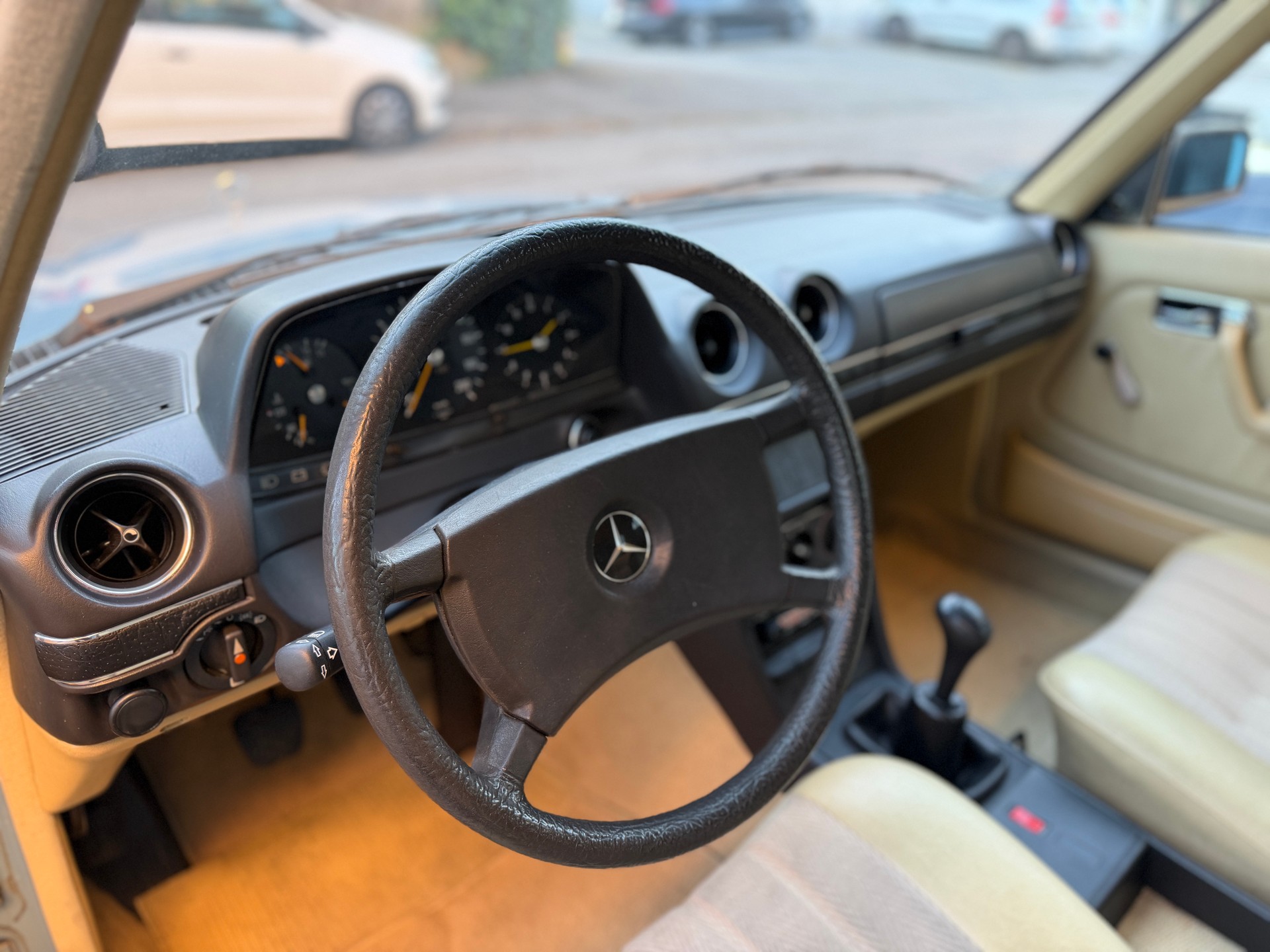MERCEDES-BENZ 230 E *frisch ab MFK und Service*-showroom-element-3