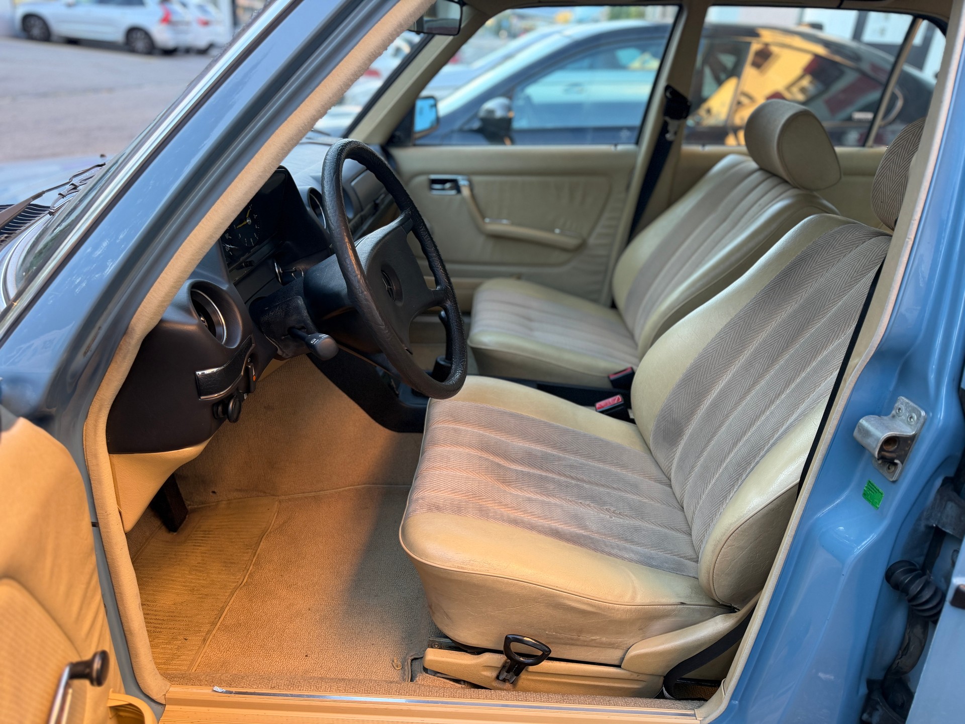 MERCEDES-BENZ 230 E *frisch ab MFK und Service*-showroom-element-2