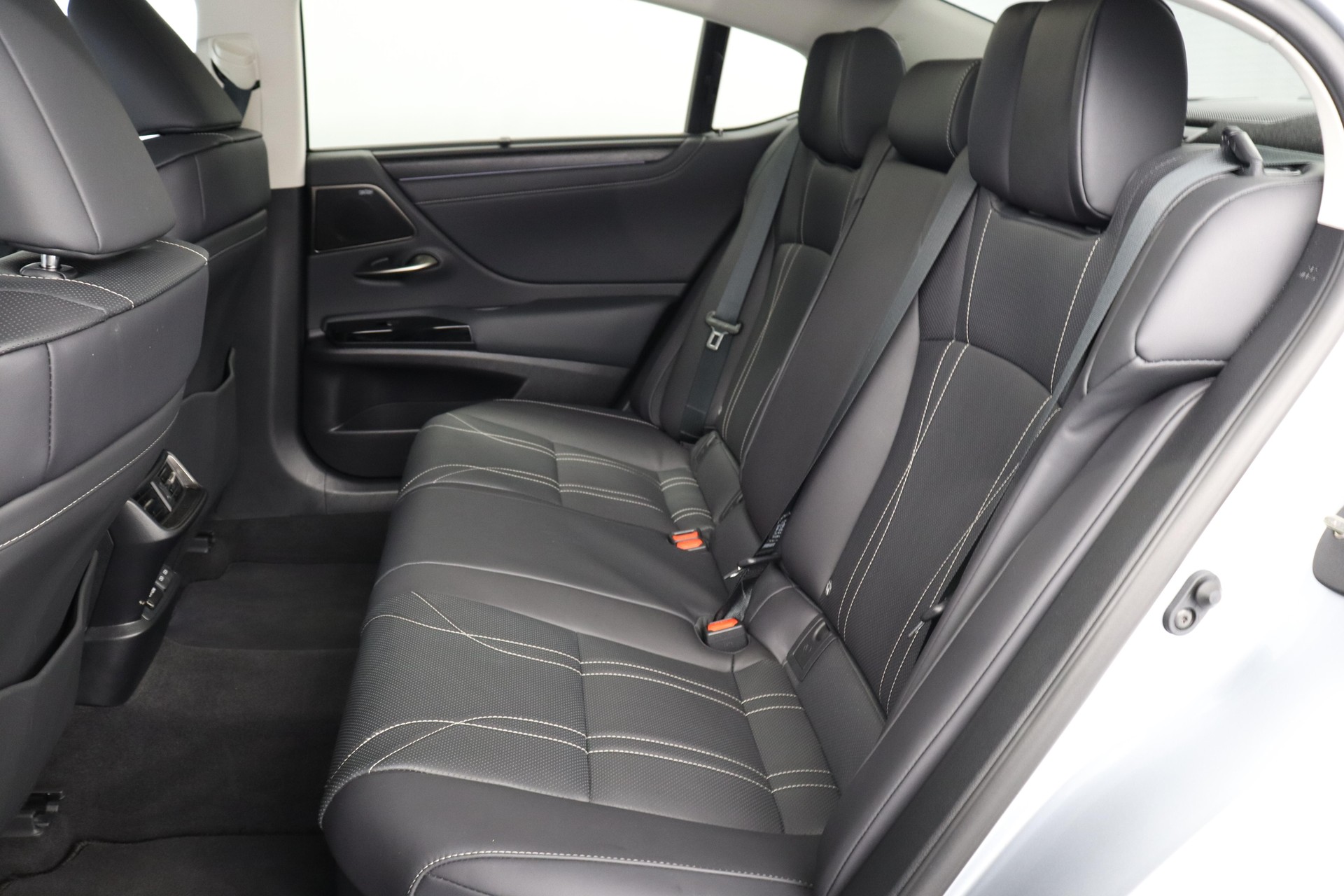 LEXUS ES 300h Excellence-image-8