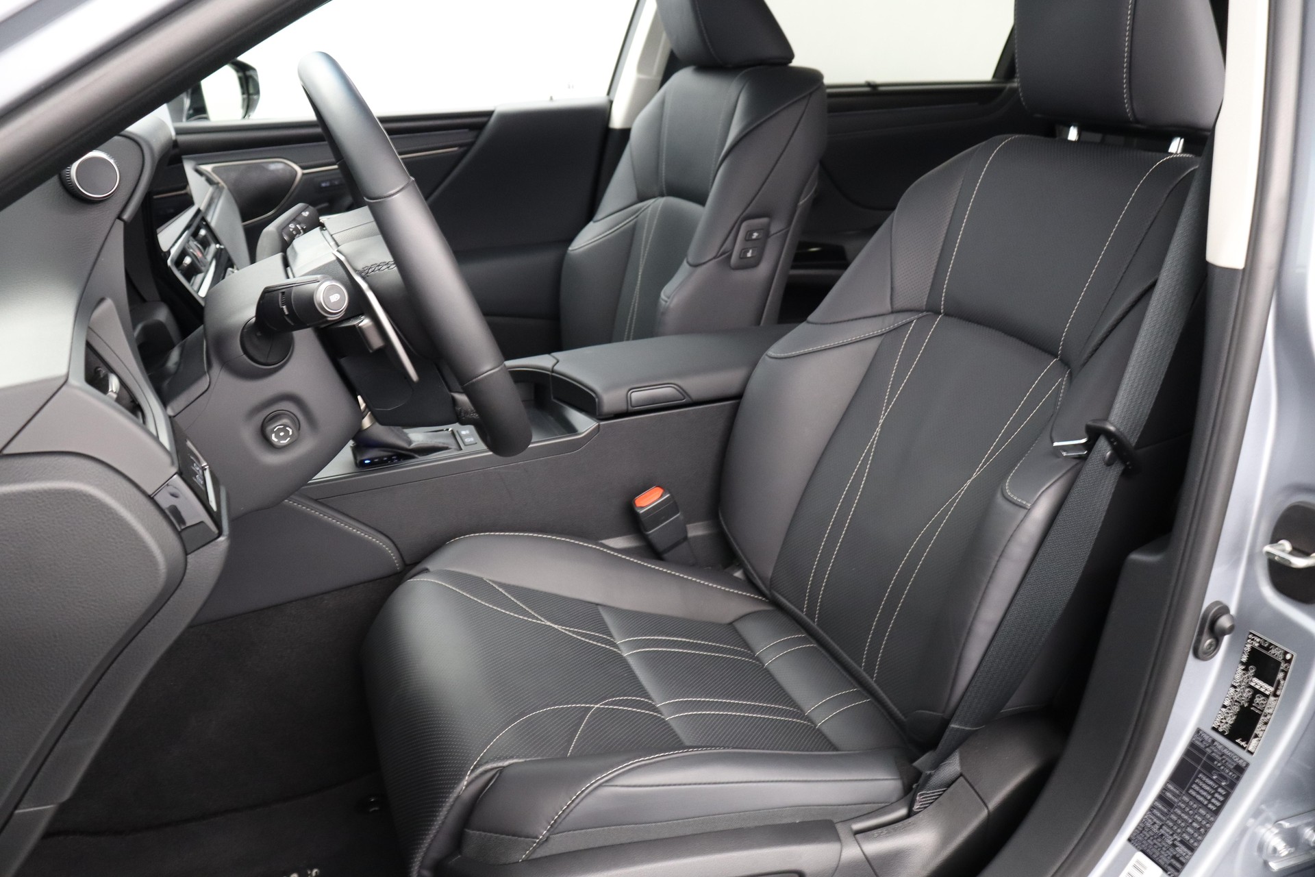 LEXUS ES 300h Excellence-image-2