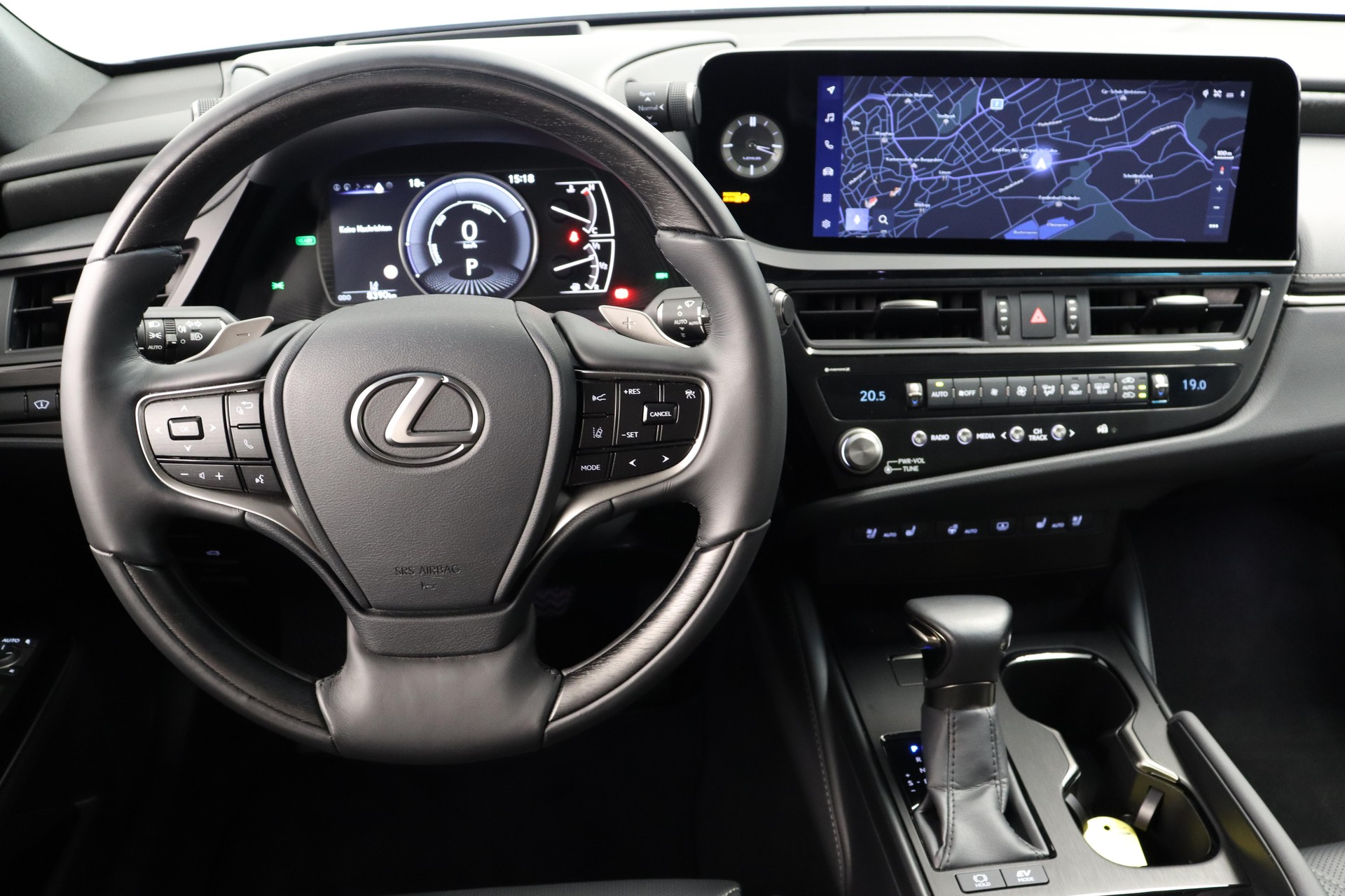 LEXUS ES 300h Excellence-image-4