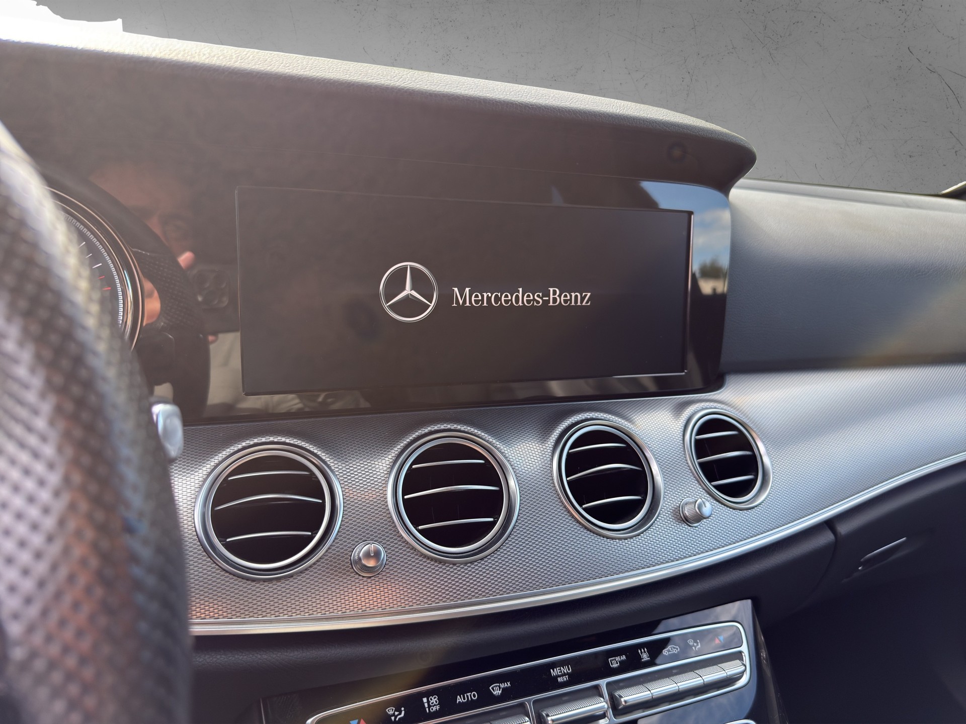 MERCEDES-BENZ E 400 AMG Line 4 Matic 9G-Tronic-image-6