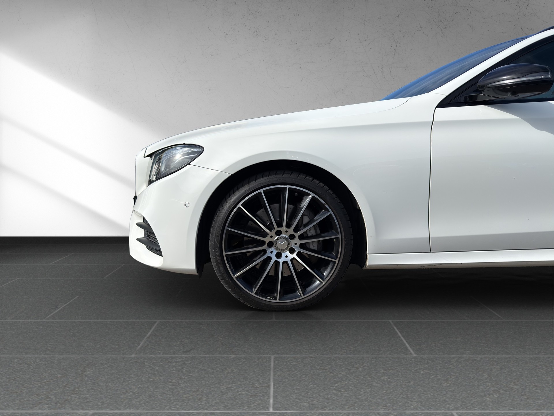 MERCEDES-BENZ E 400 AMG Line 4 Matic 9G-Tronic-image-13