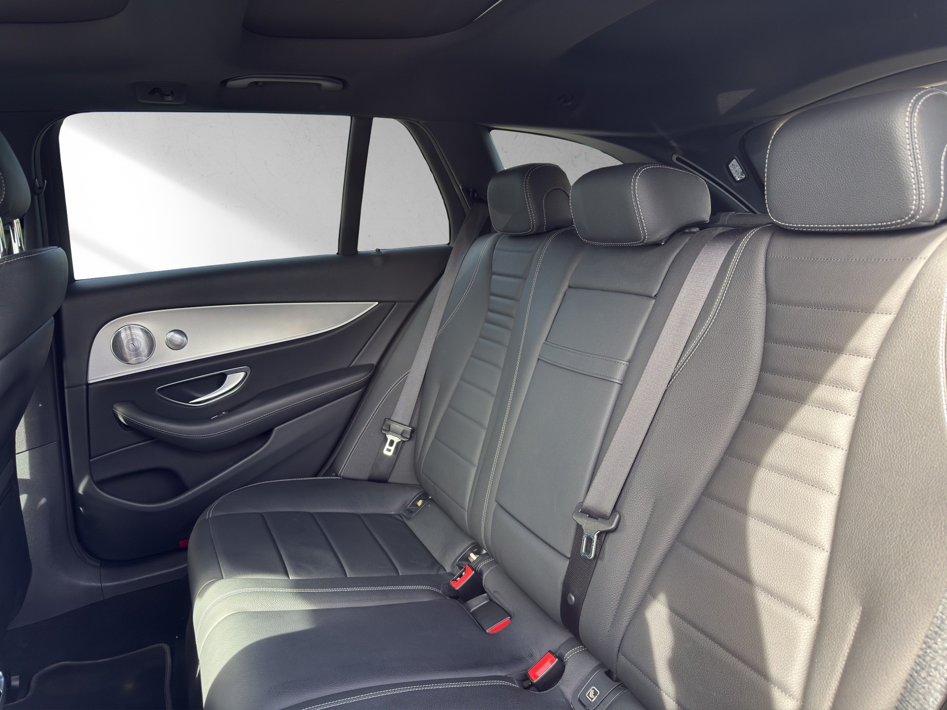 MERCEDES-BENZ E 400 AMG Line 4 Matic 9G-Tronic-image-10