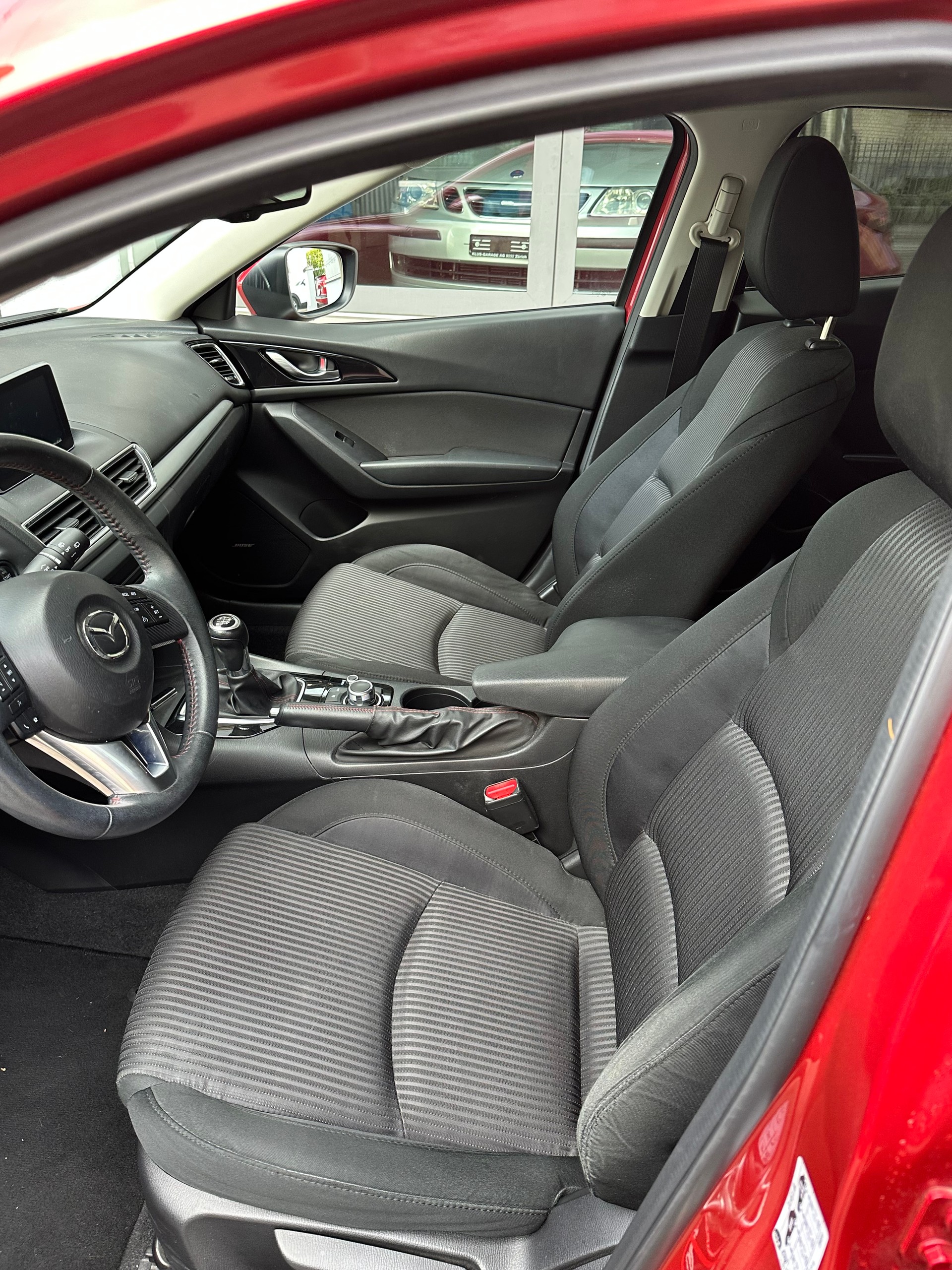 MAZDA 3 2.0 16V Revolution-image-8