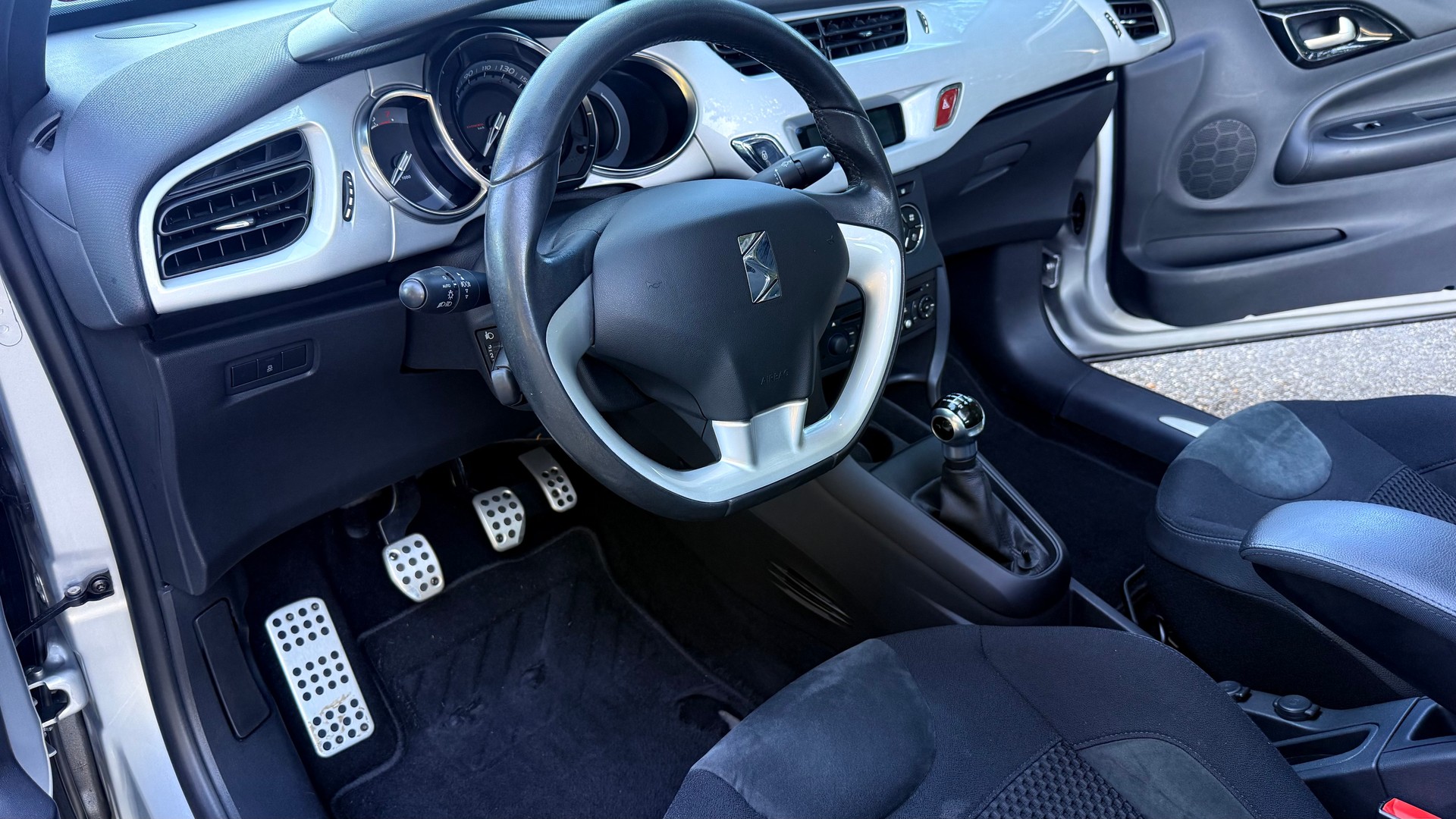 DS AUTOMOBILES DS3 Cabrio 1.2 VTi Chic-image-9