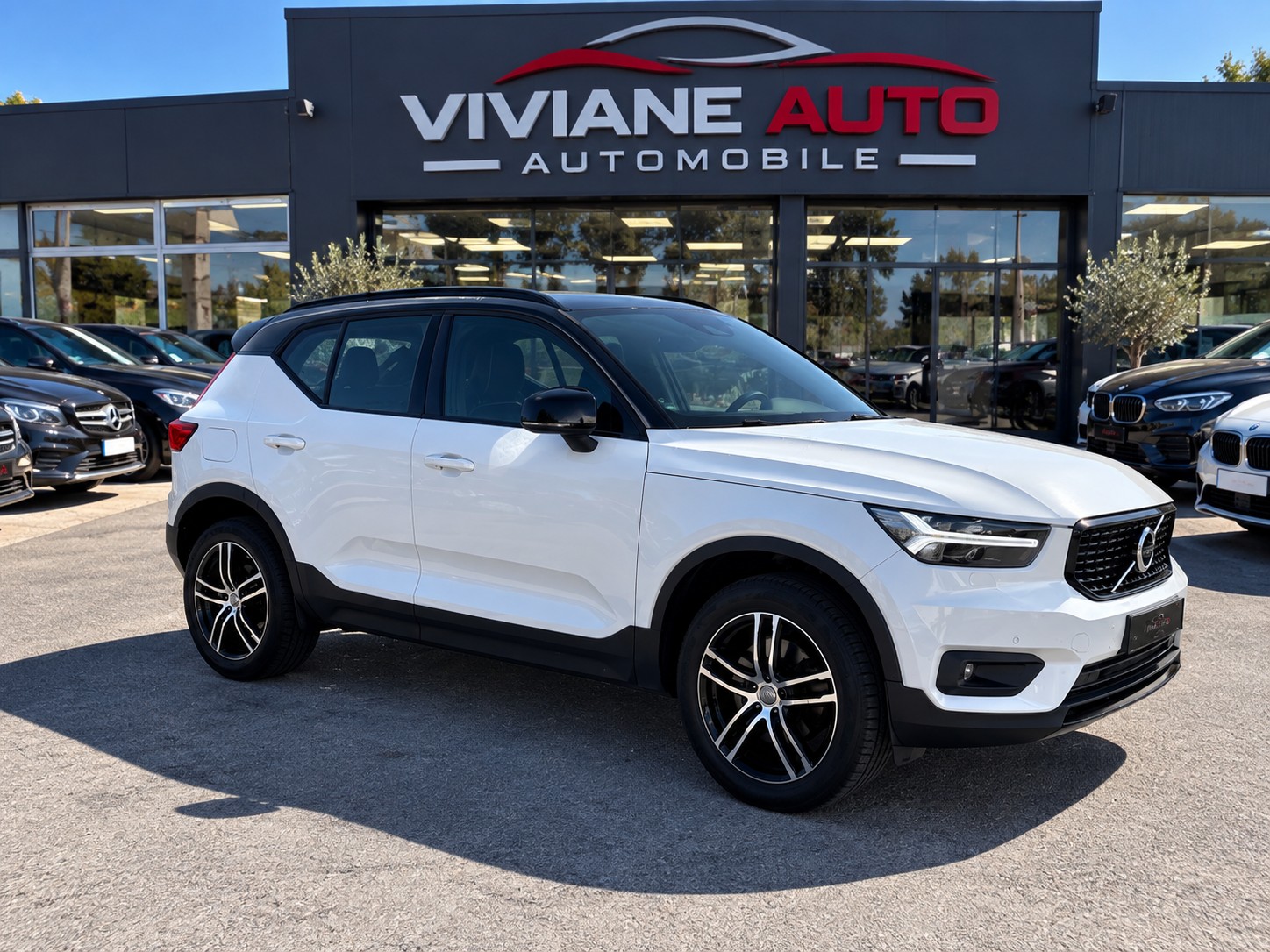VOLVO XC40 T4 AWD Momentum Geartronic-image-1