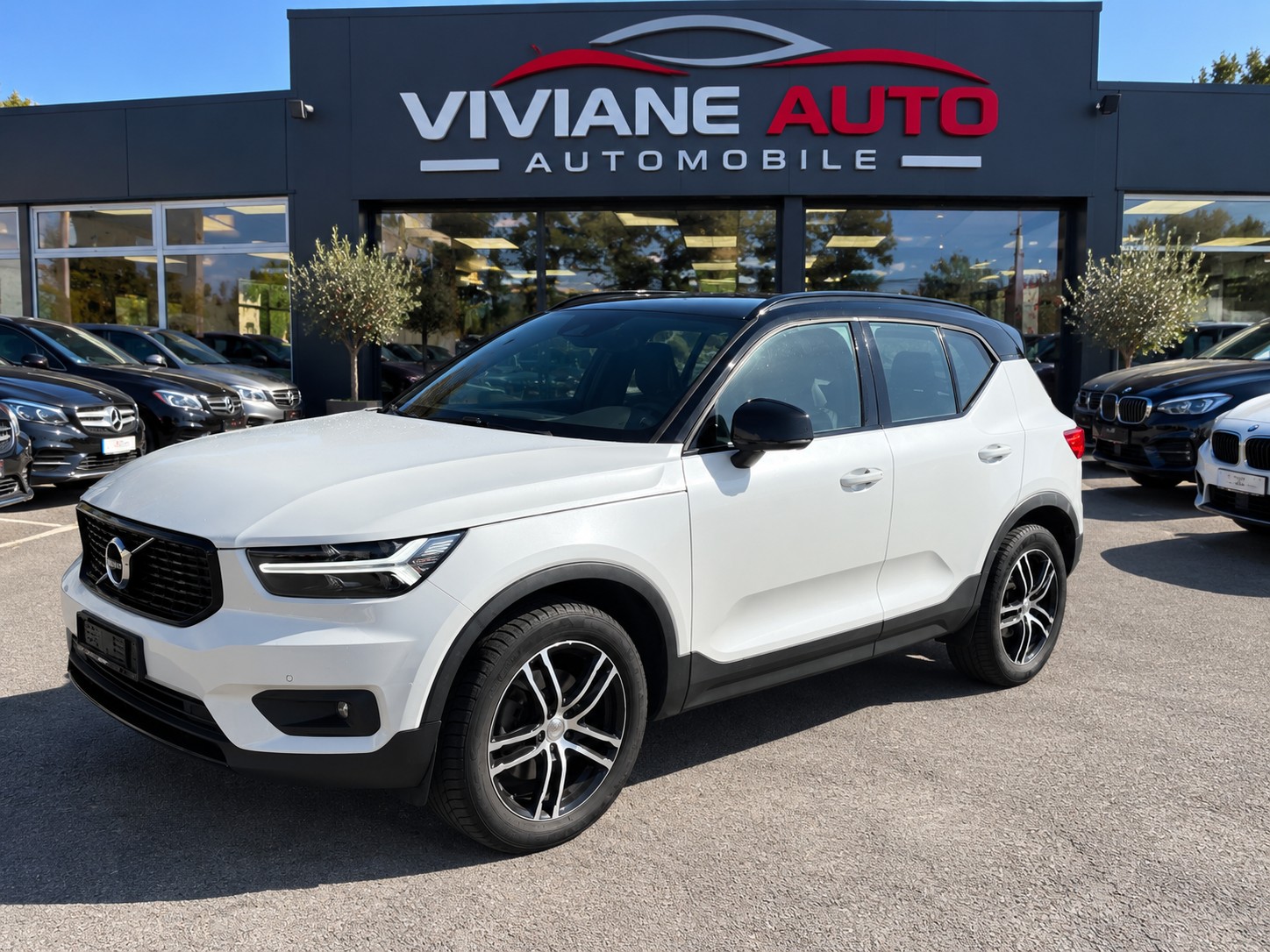 VOLVO XC40 T4 AWD Momentum Geartronic-image-2