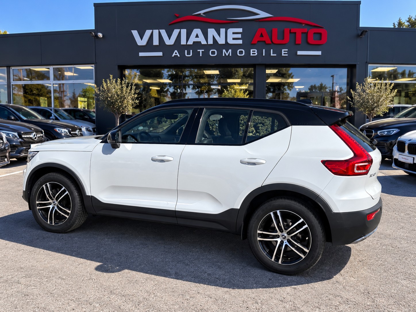 VOLVO XC40 T4 AWD Momentum Geartronic-image-3