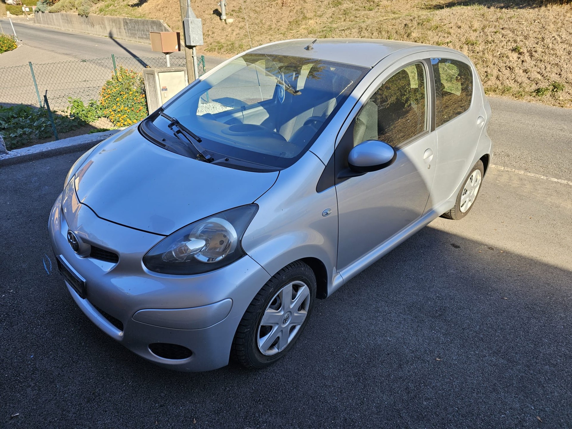 TOYOTA 1.0 VVT-i Linea Luna-image-1