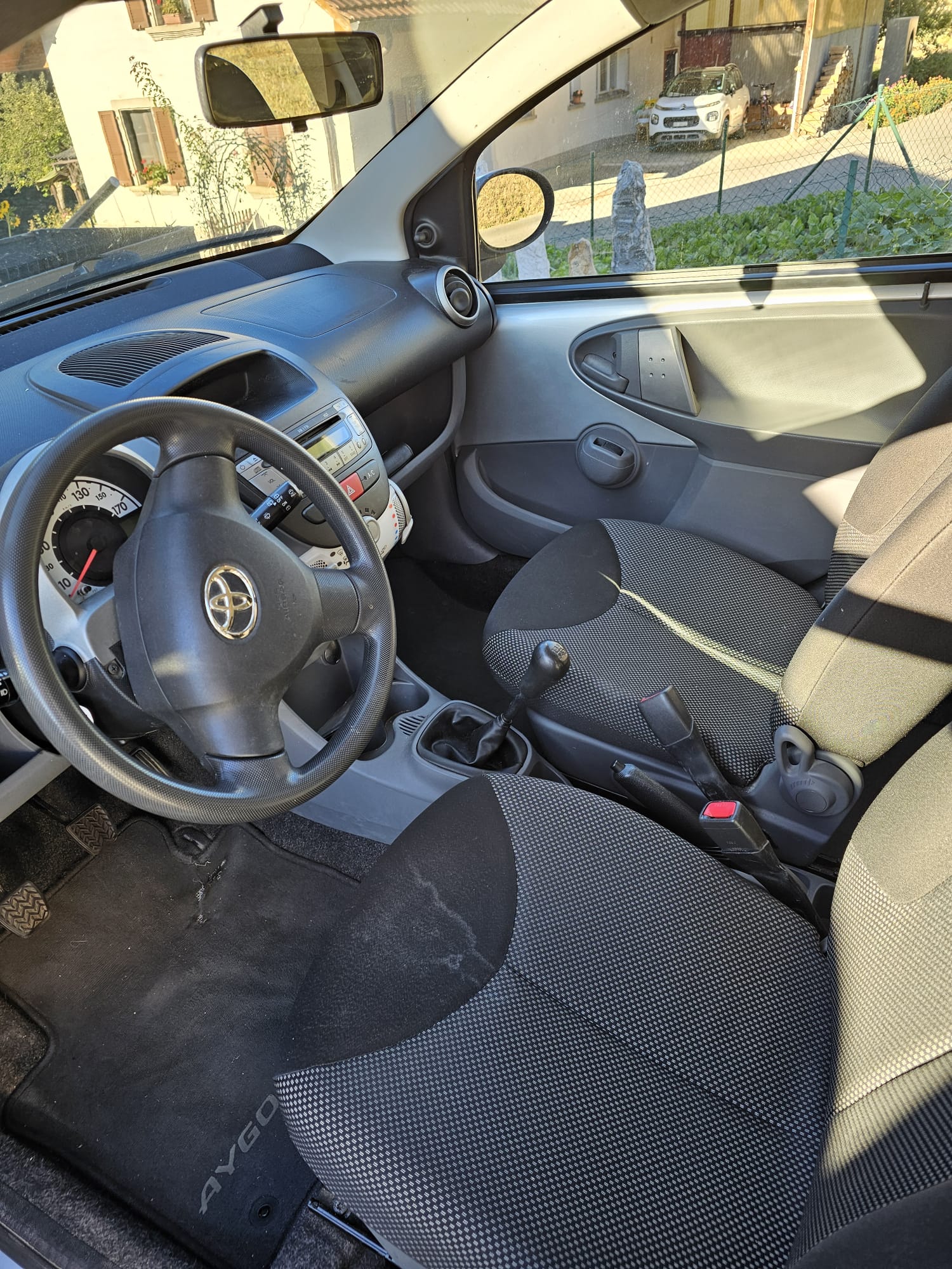 TOYOTA 1.0 VVT-i Linea Luna-image-3