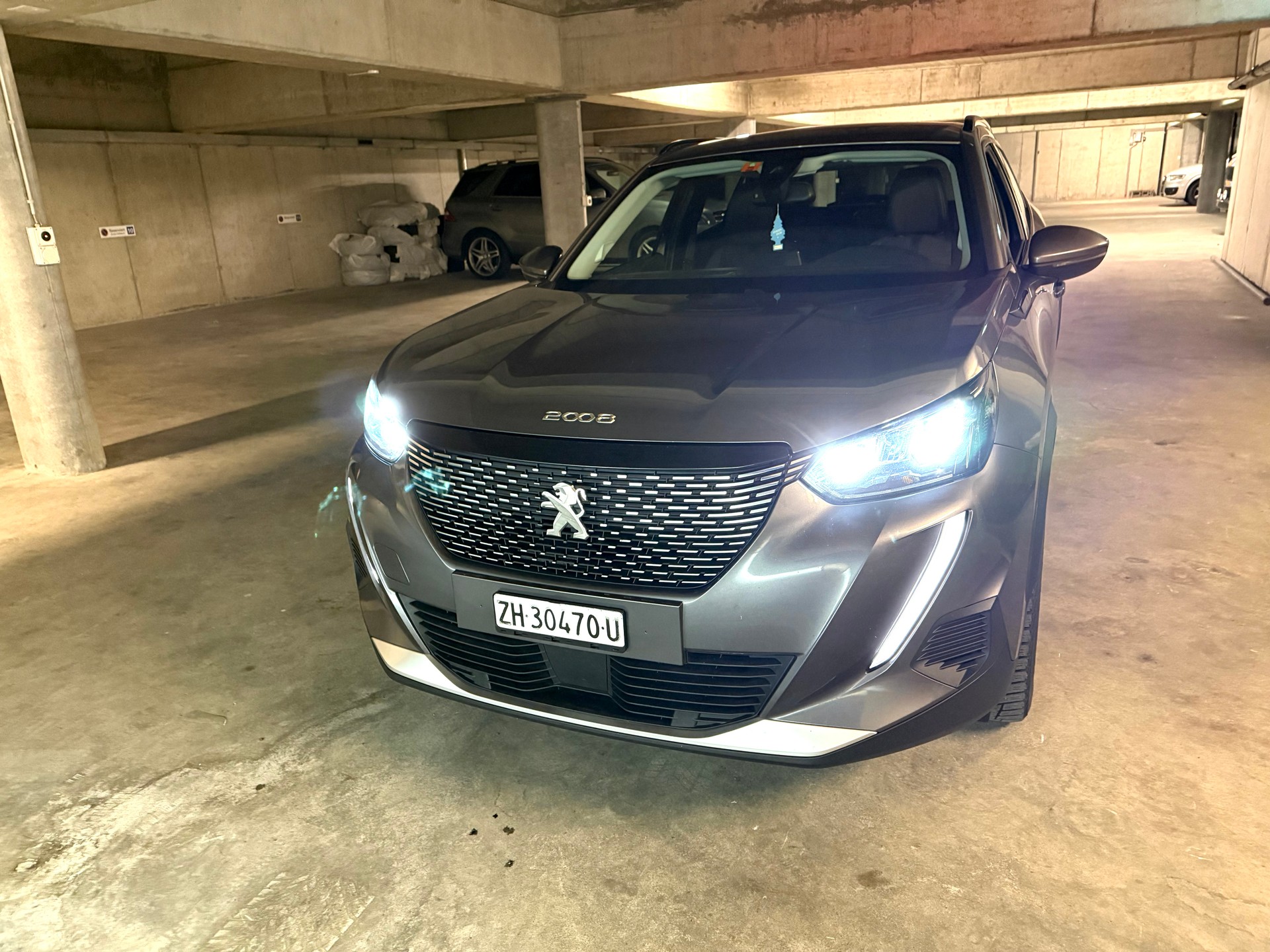 PEUGEOT 2008 1.2 PureTech Allure EAT8-image-4