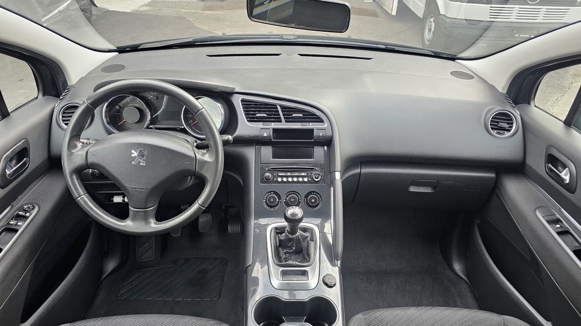 PEUGEOT 3008 1.6 16V VTI Trendy Clim-image-11