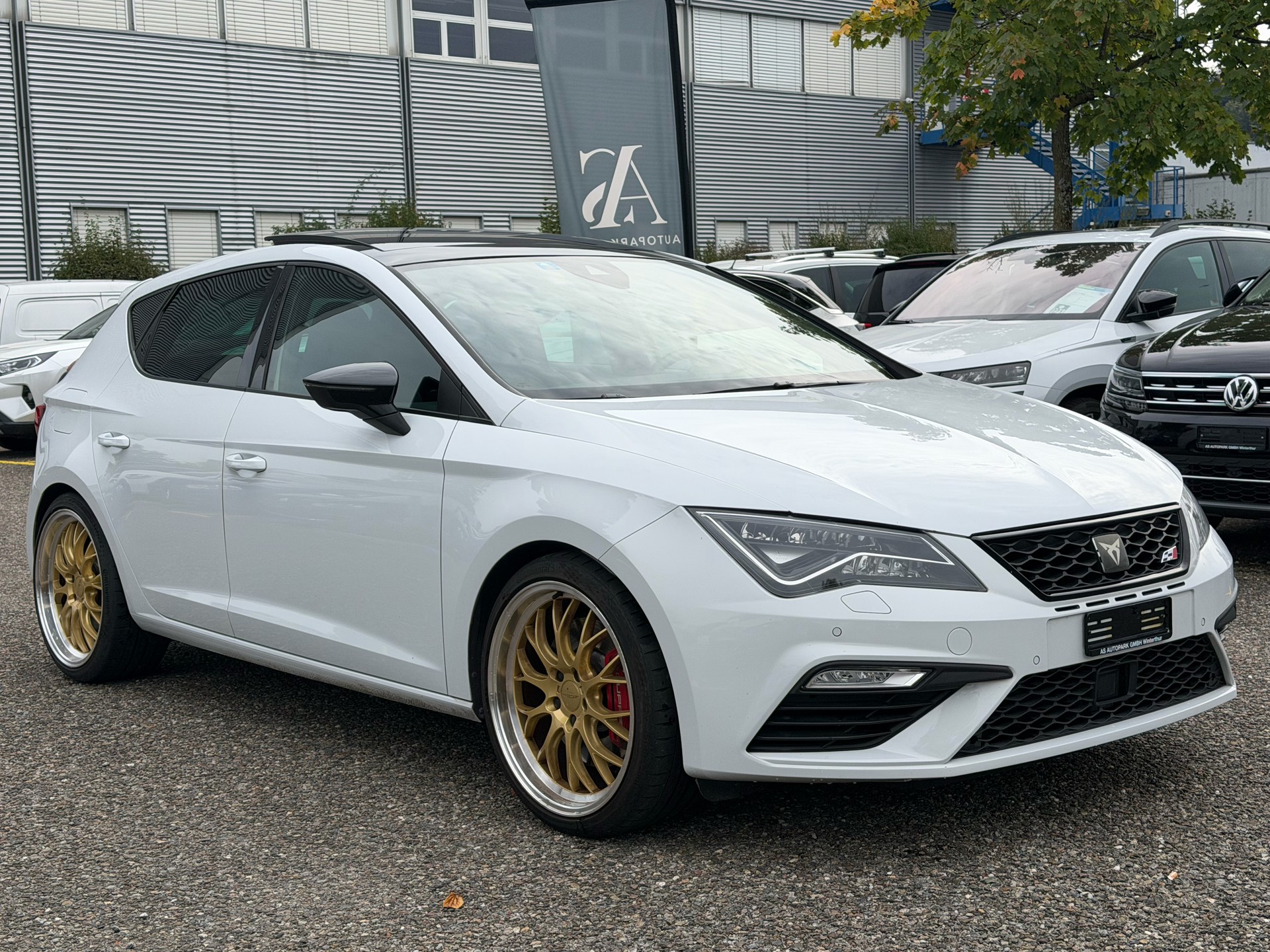 SEAT Leon 2.0 TSI Cupra 300 DSG-image-2
