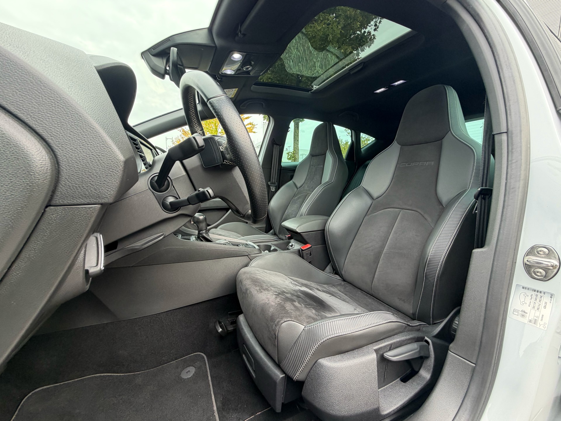 SEAT Leon 2.0 TSI Cupra 300 DSG-image-8