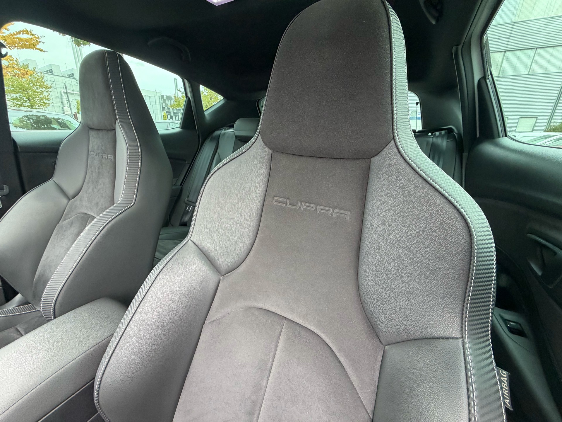 SEAT Leon 2.0 TSI Cupra 300 DSG-image-9