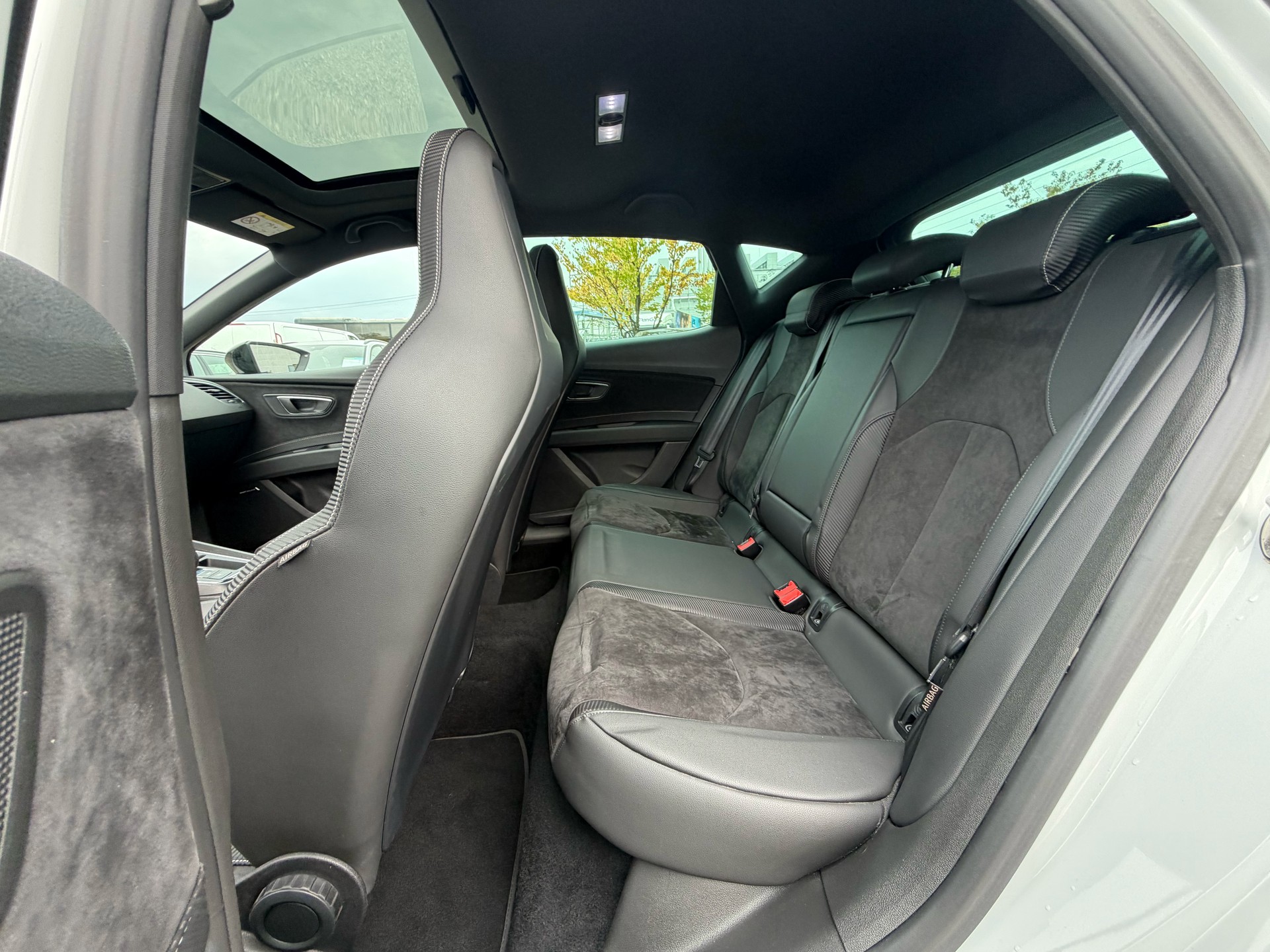 SEAT Leon 2.0 TSI Cupra 300 DSG-image-10