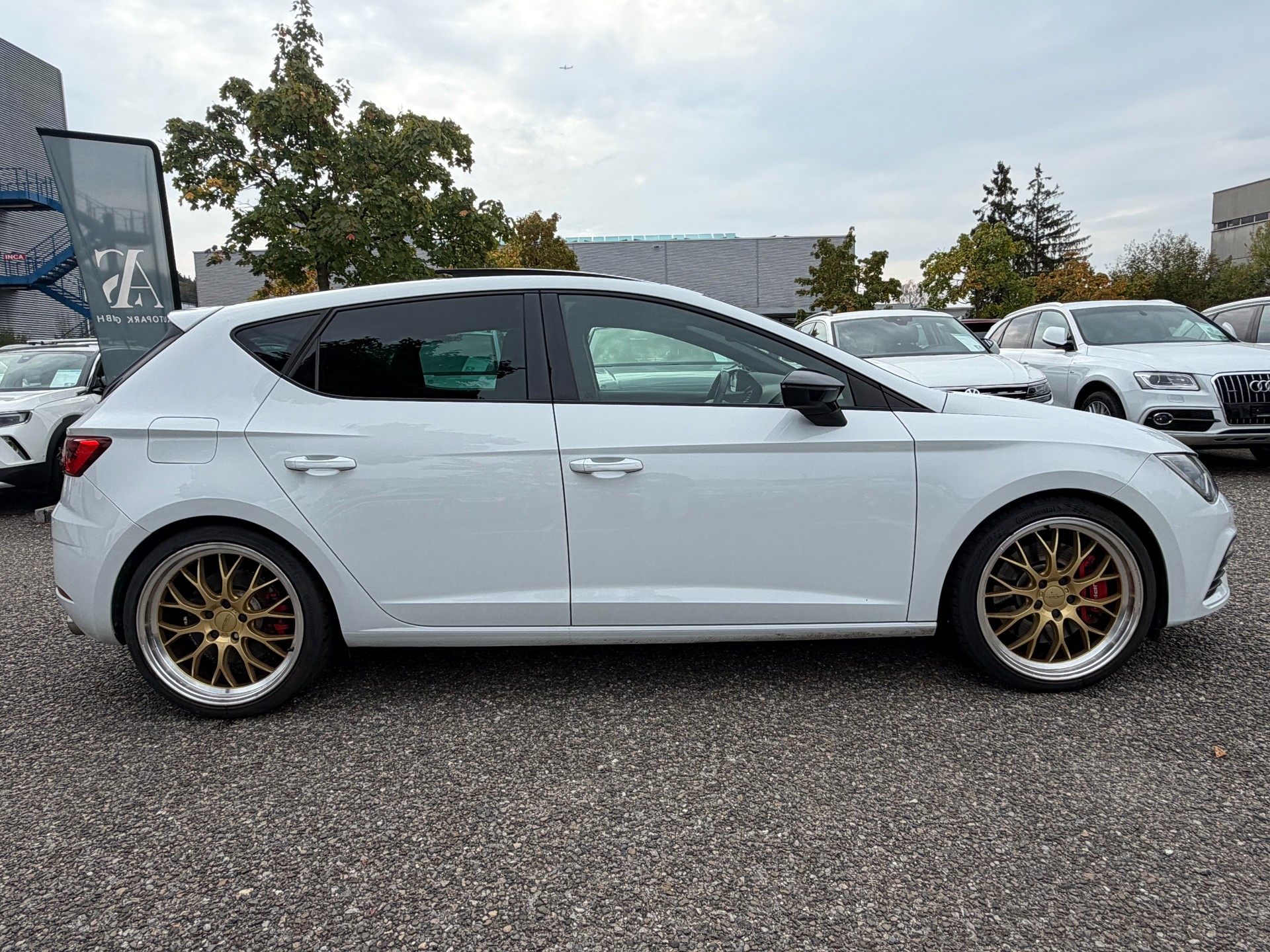 SEAT Leon 2.0 TSI Cupra 300 DSG-image-3