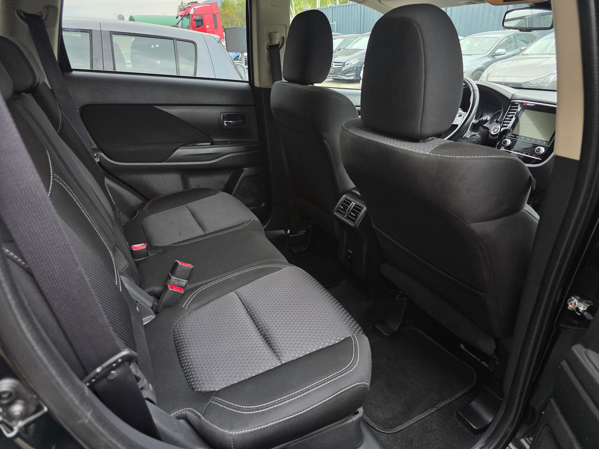 MITSUBISHI Outlander 2.0 Style 4WD CVT-image-14