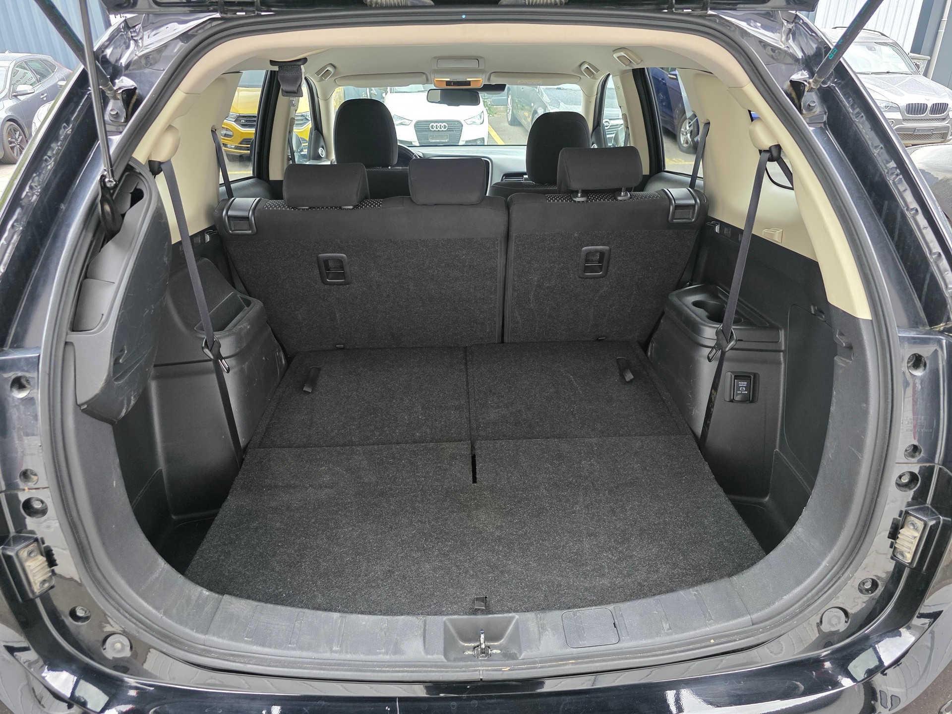 MITSUBISHI Outlander 2.0 Style 4WD CVT-image-15