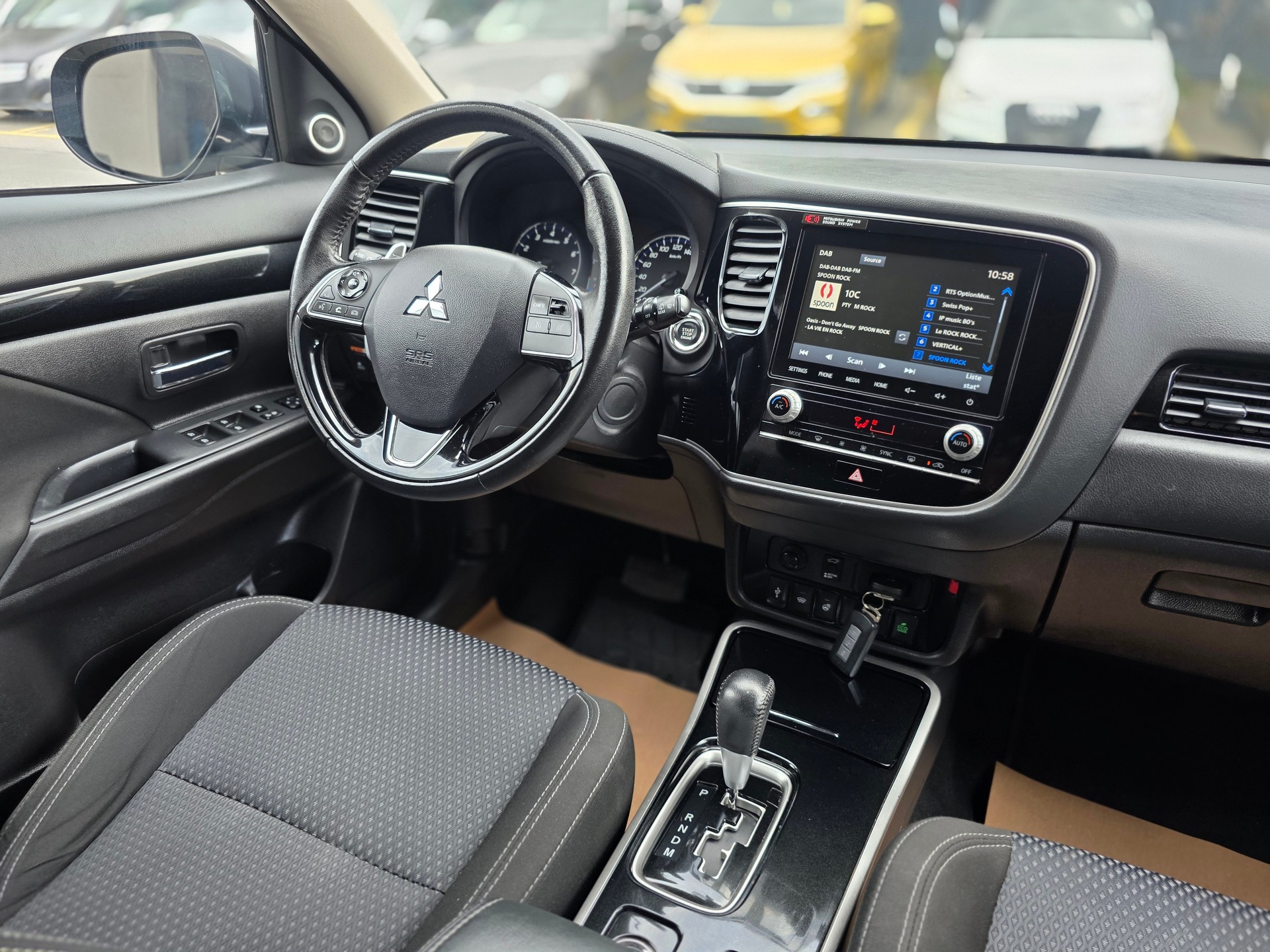 MITSUBISHI Outlander 2.0 Style 4WD CVT-image-8