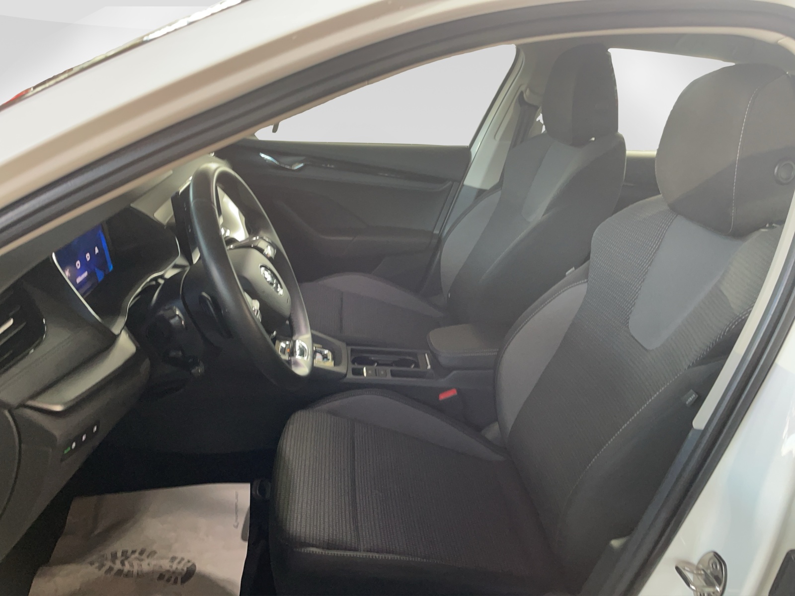 SKODA Octavia Combi 2.0 TDI 150 Ambition DSG-image-8