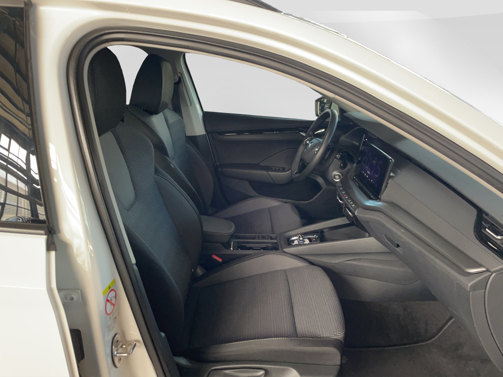 SKODA Octavia Combi 2.0 TDI 150 Ambition DSG-image-13