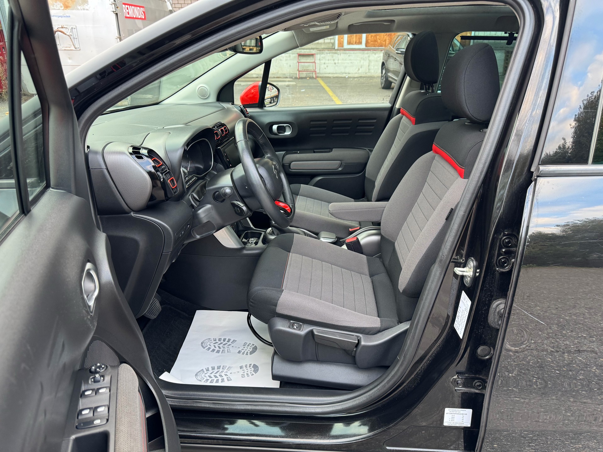 CITROEN C3 Aircross 1.2i PureTech Shine EAT-image-12