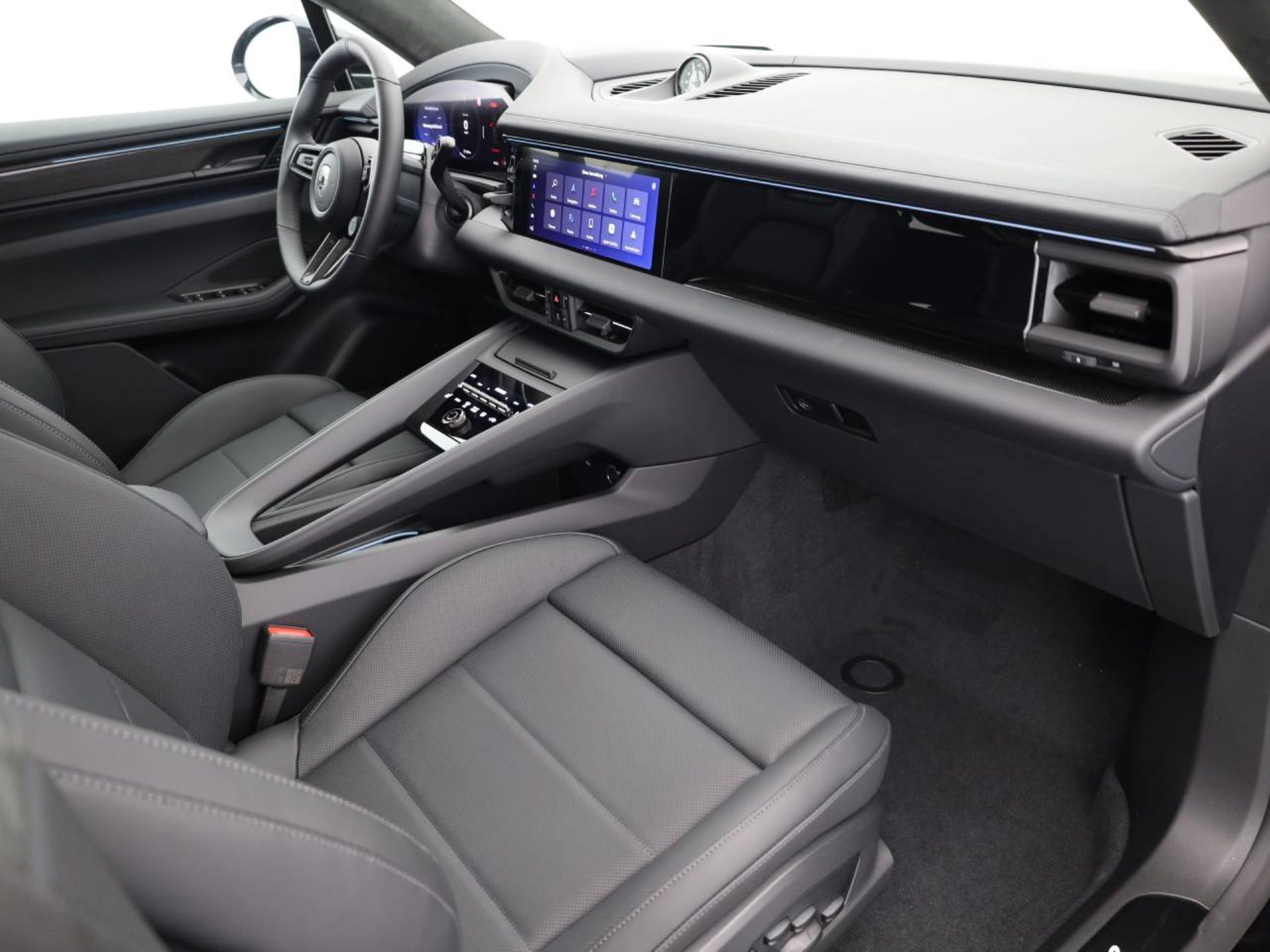 PORSCHE Macan Turbo-image-14