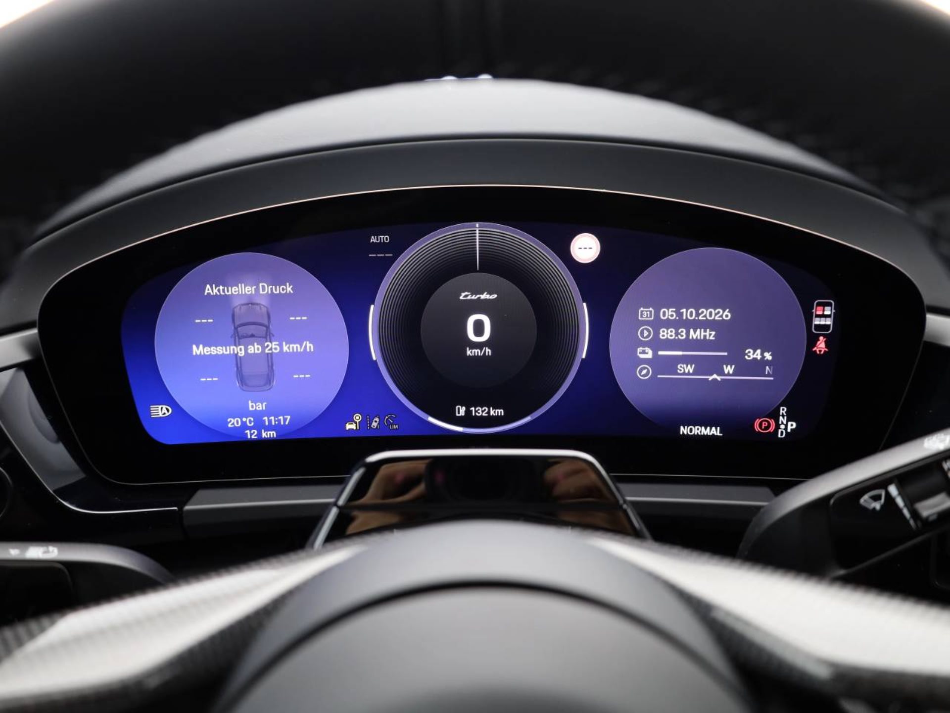 PORSCHE Macan Turbo-image-9