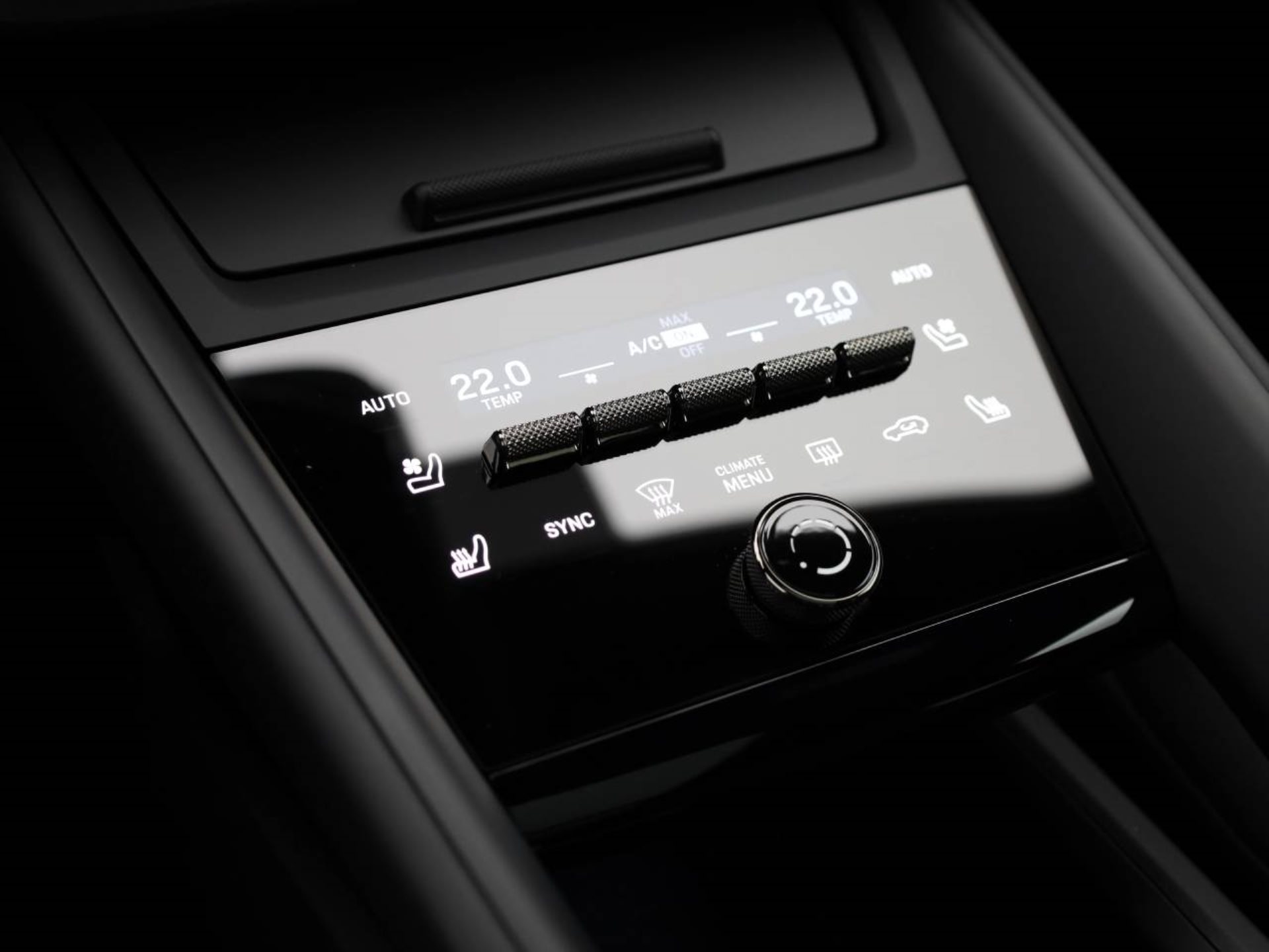 PORSCHE Macan Turbo-image-13