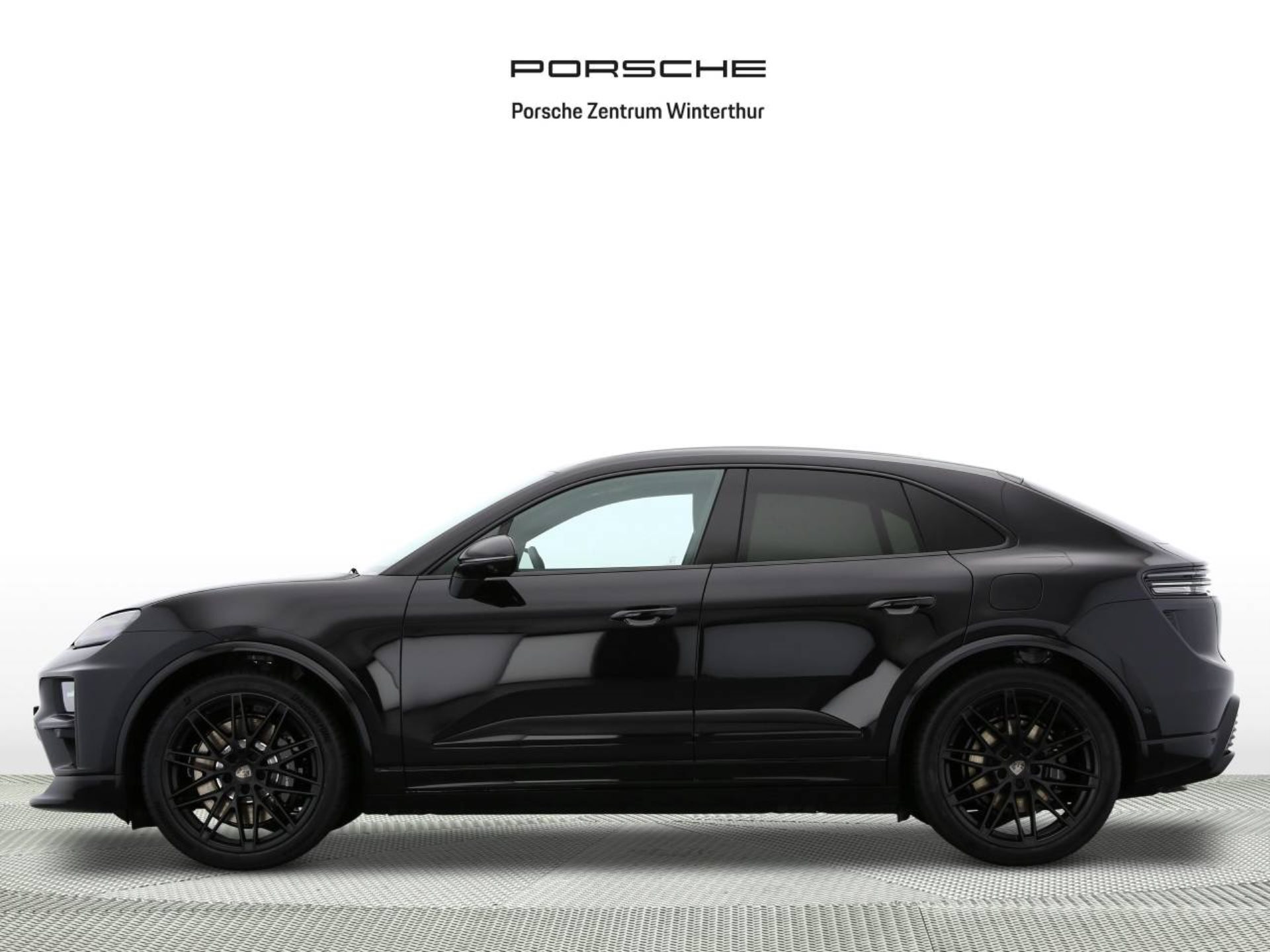 PORSCHE Macan Turbo-image-1