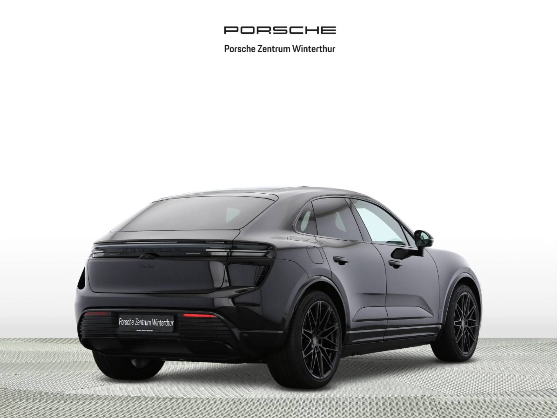 PORSCHE Macan Turbo-image-2