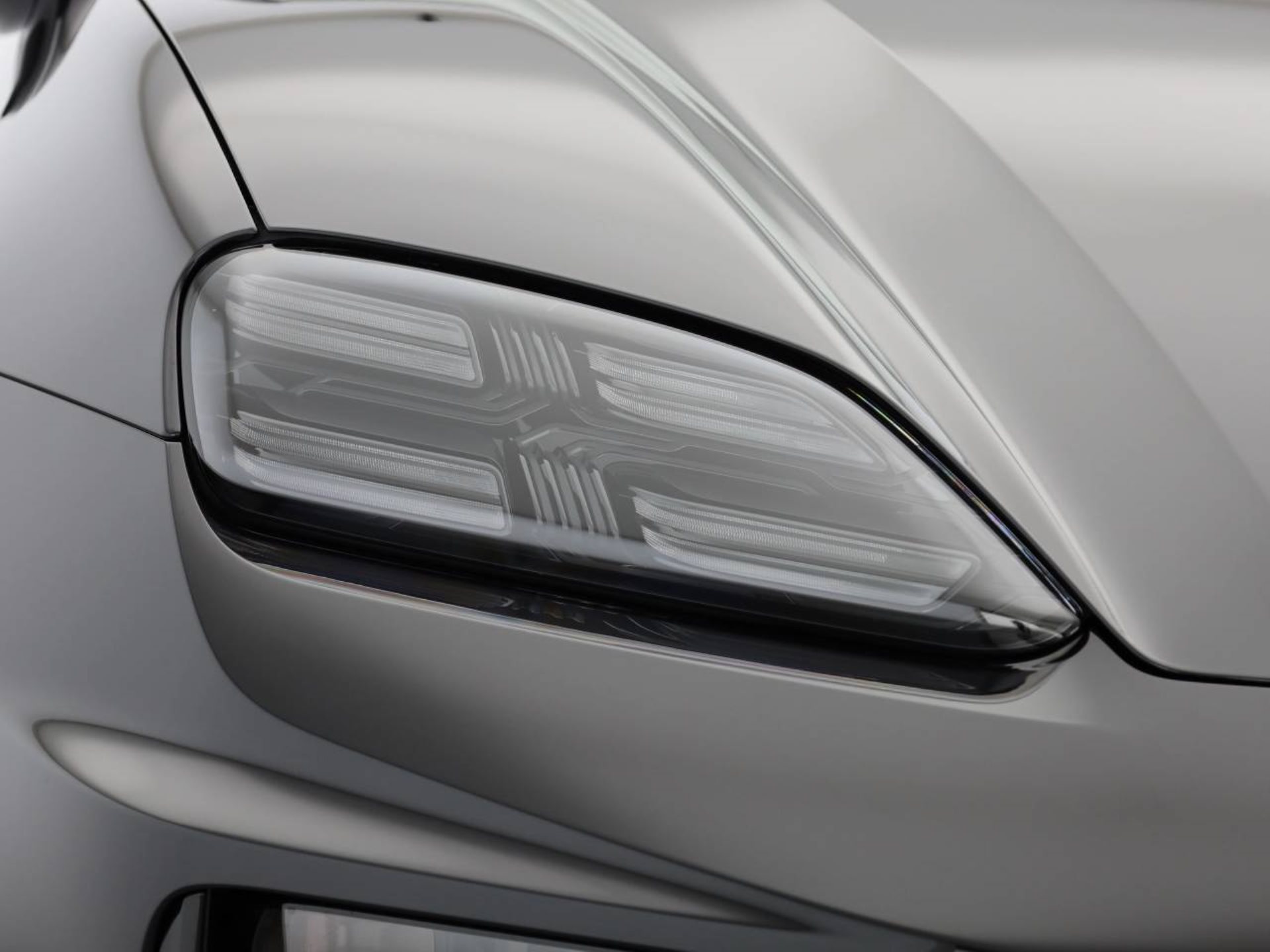 PORSCHE Macan Turbo-image-7