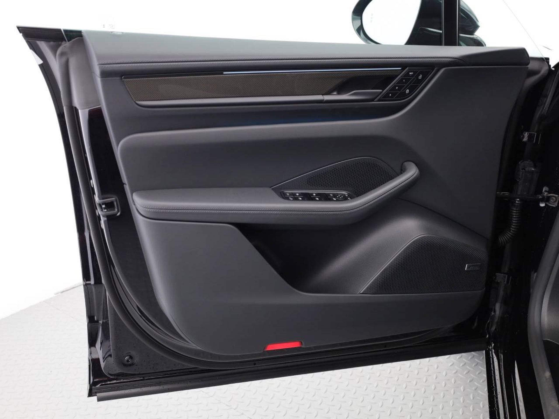 PORSCHE Macan Turbo-image-17