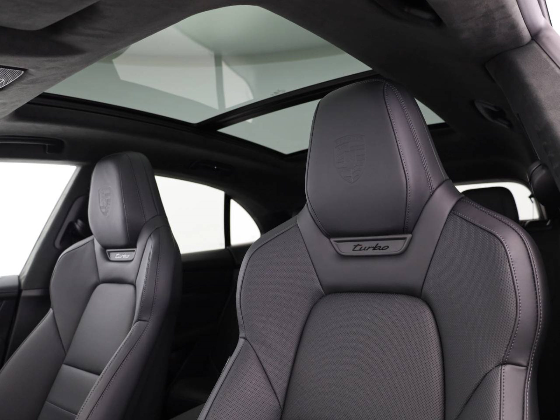 PORSCHE Macan Turbo-image-16