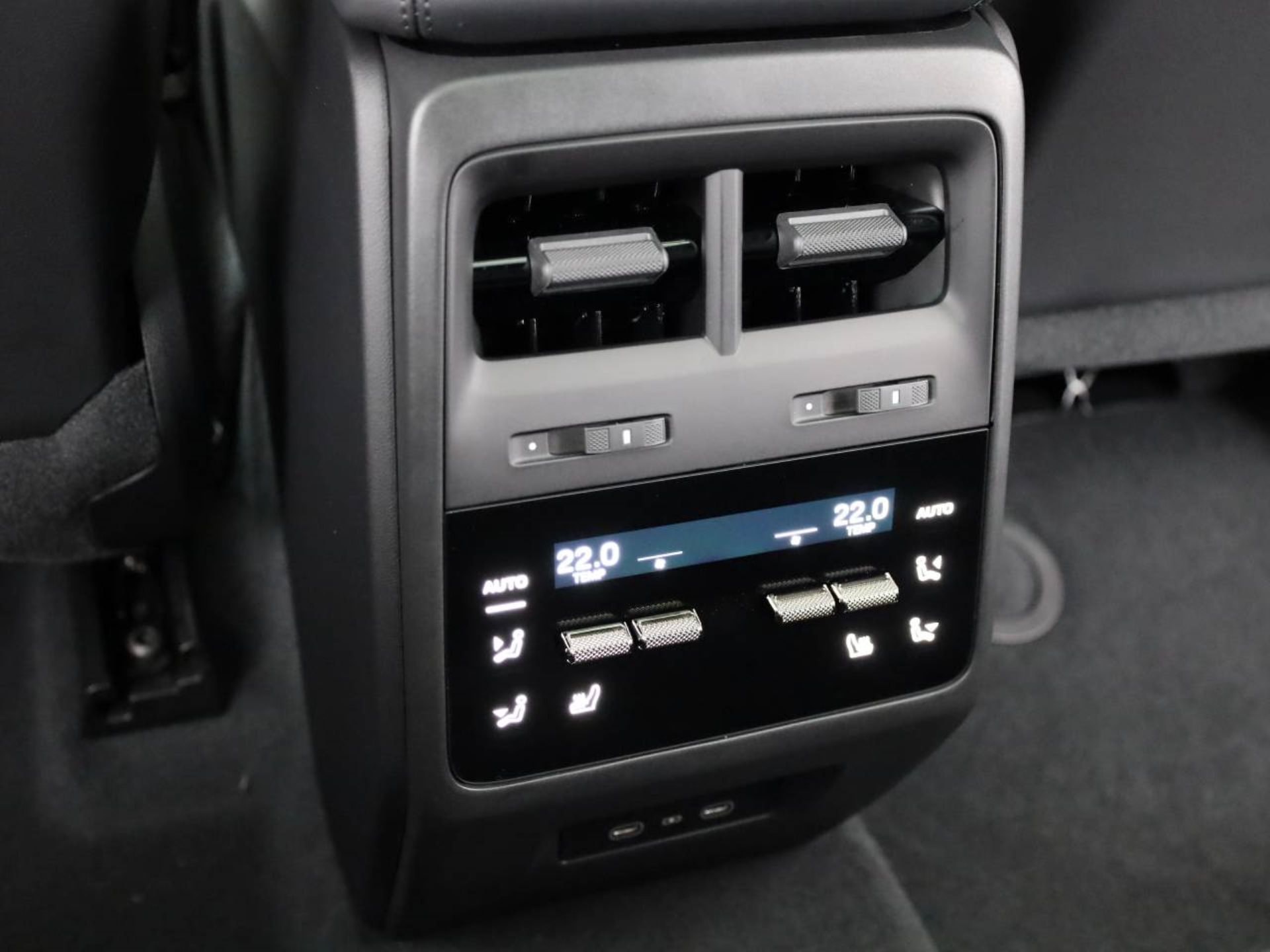 PORSCHE Macan Turbo-image-19