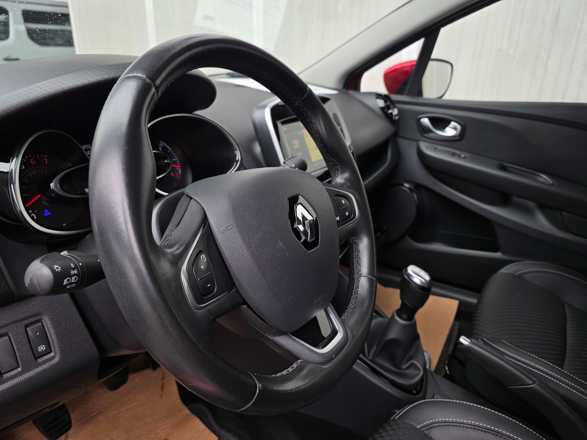 RENAULT Clio 0.9 12V Intens-image-5