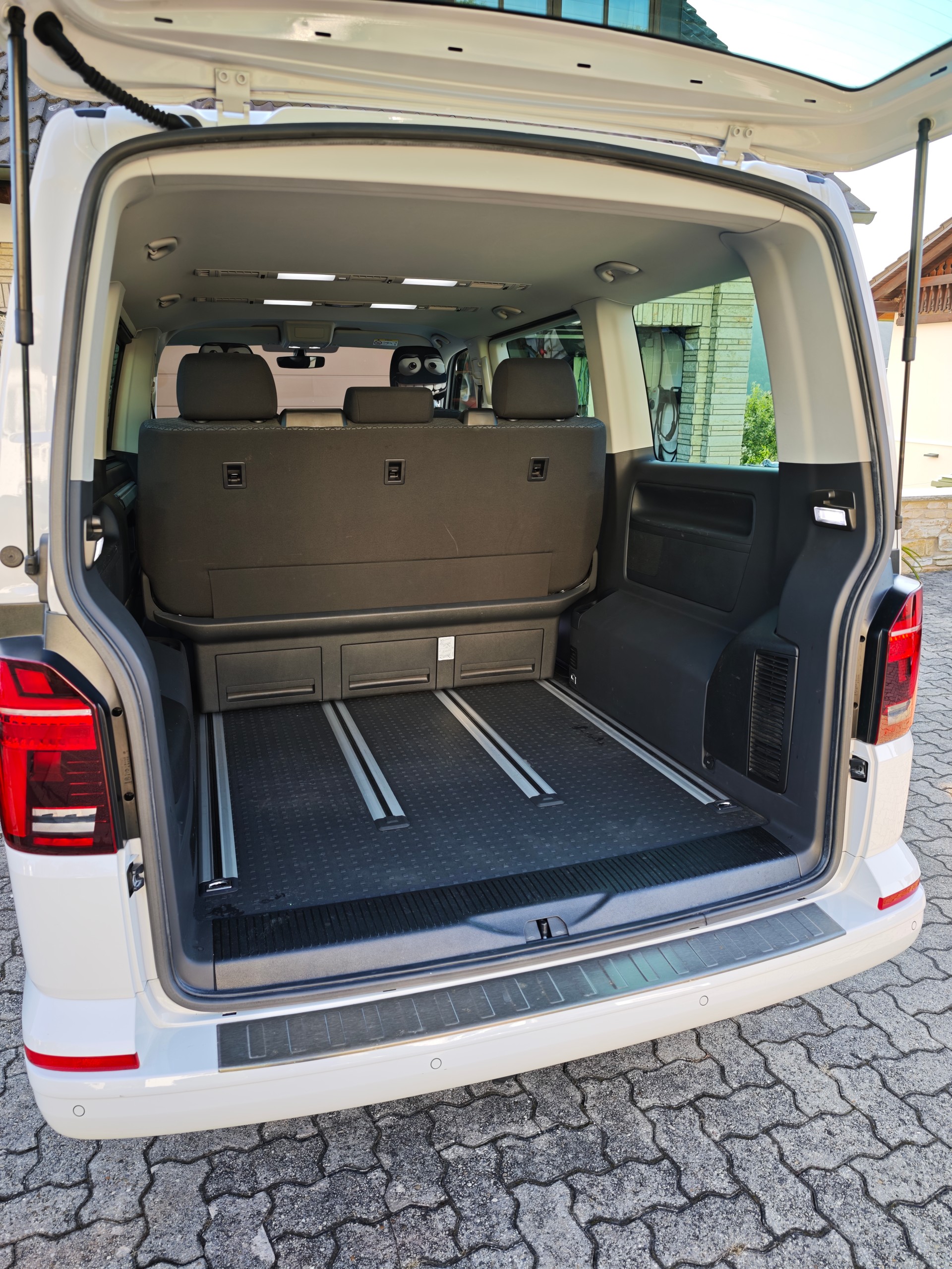 VW 2.0 TDI 150 Multivan Trendline Liberty DSG-image-5
