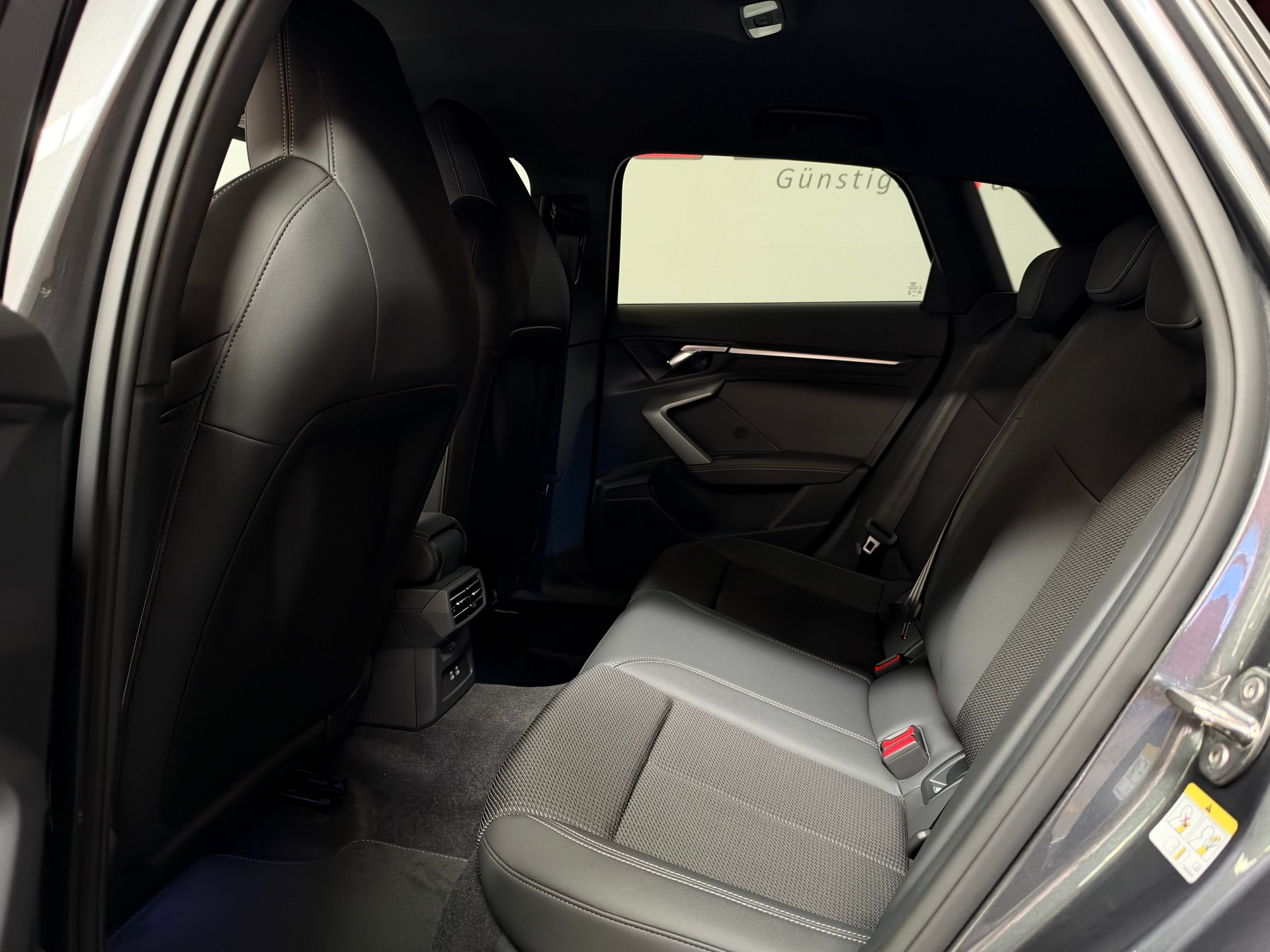 AUDI A3 Sportback 35 TFSI S line S-tronic-image-19