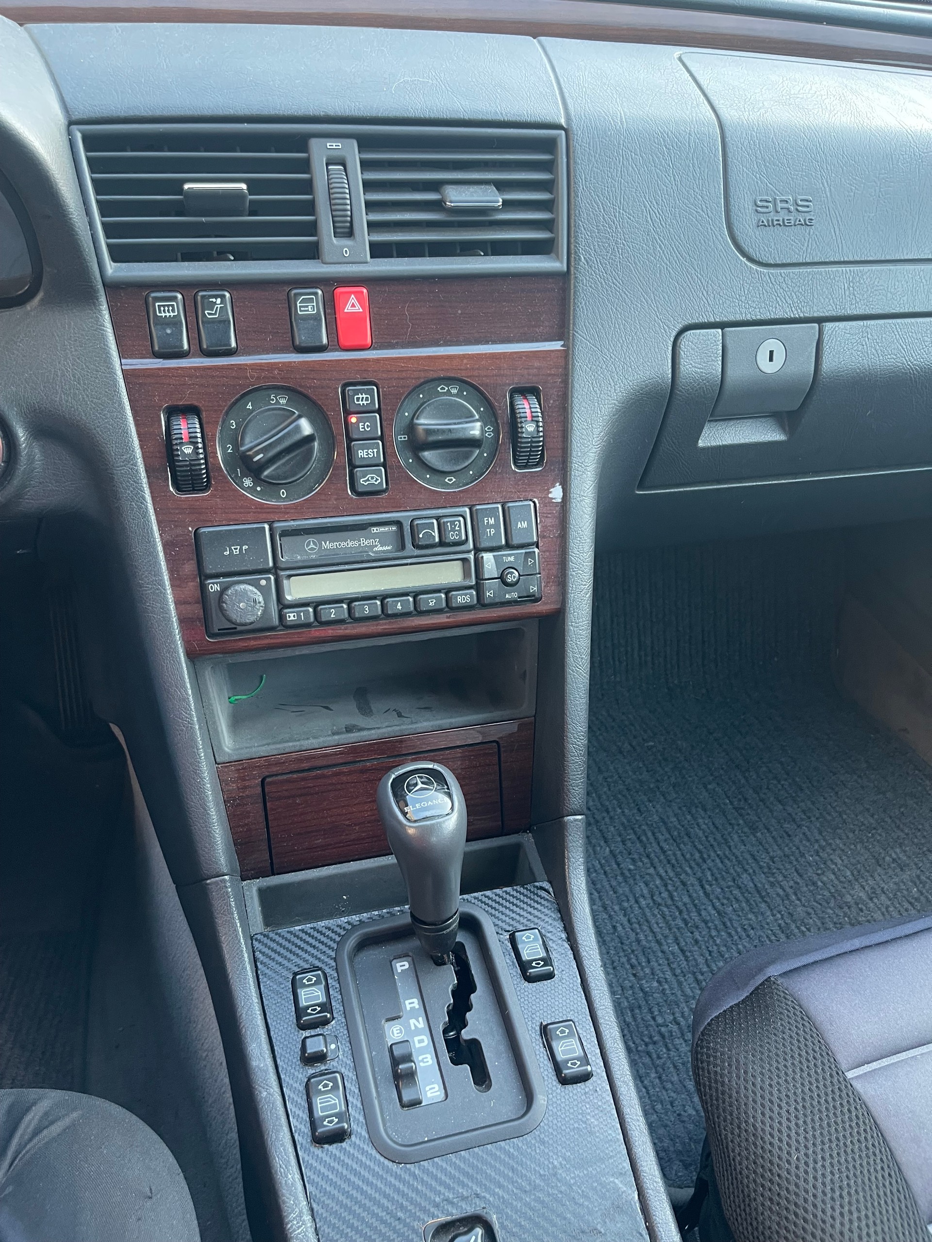 MERCEDES-BENZ C 220 Elégance-image-4