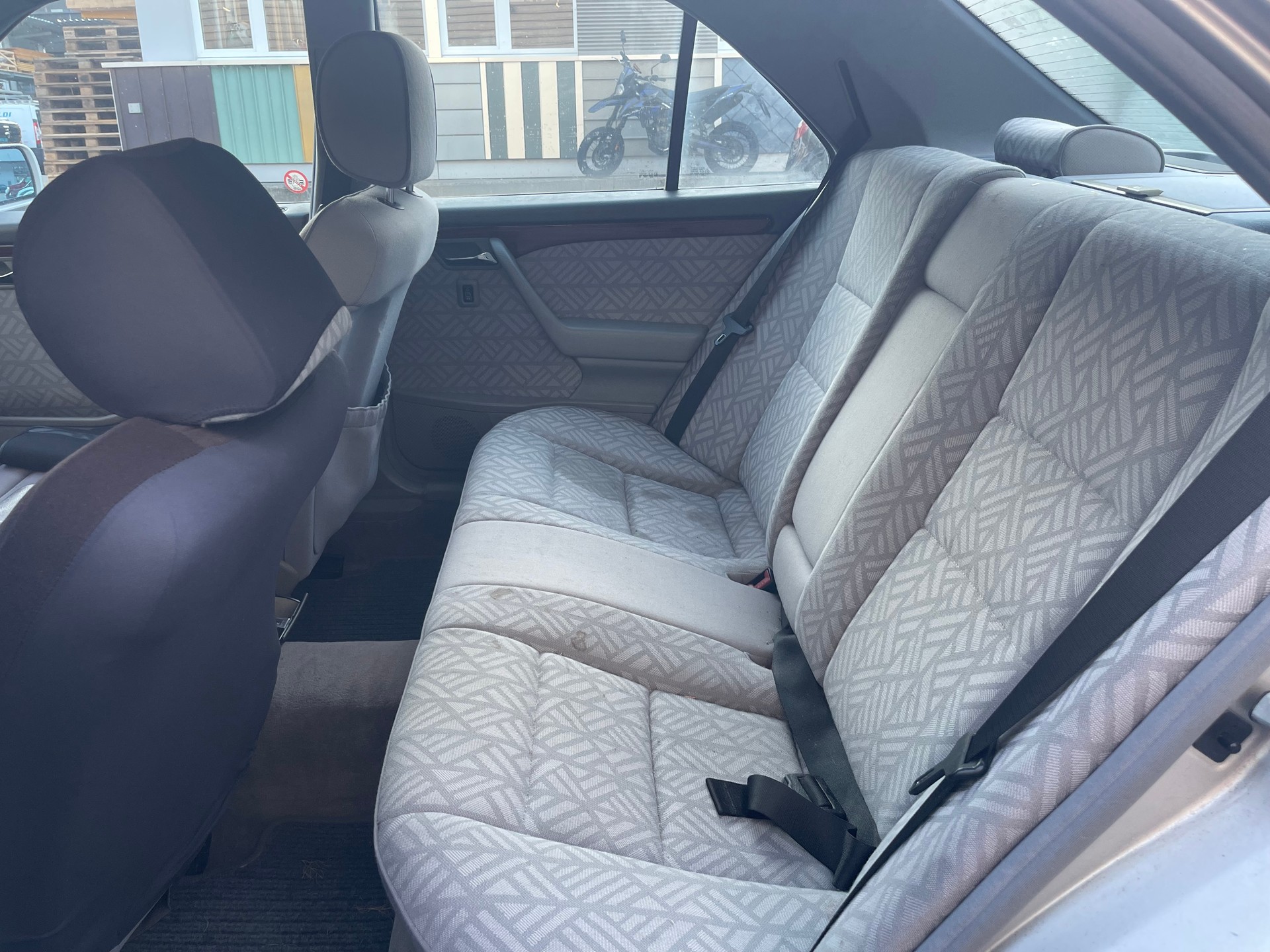 MERCEDES-BENZ C 220 Elégance-image-9