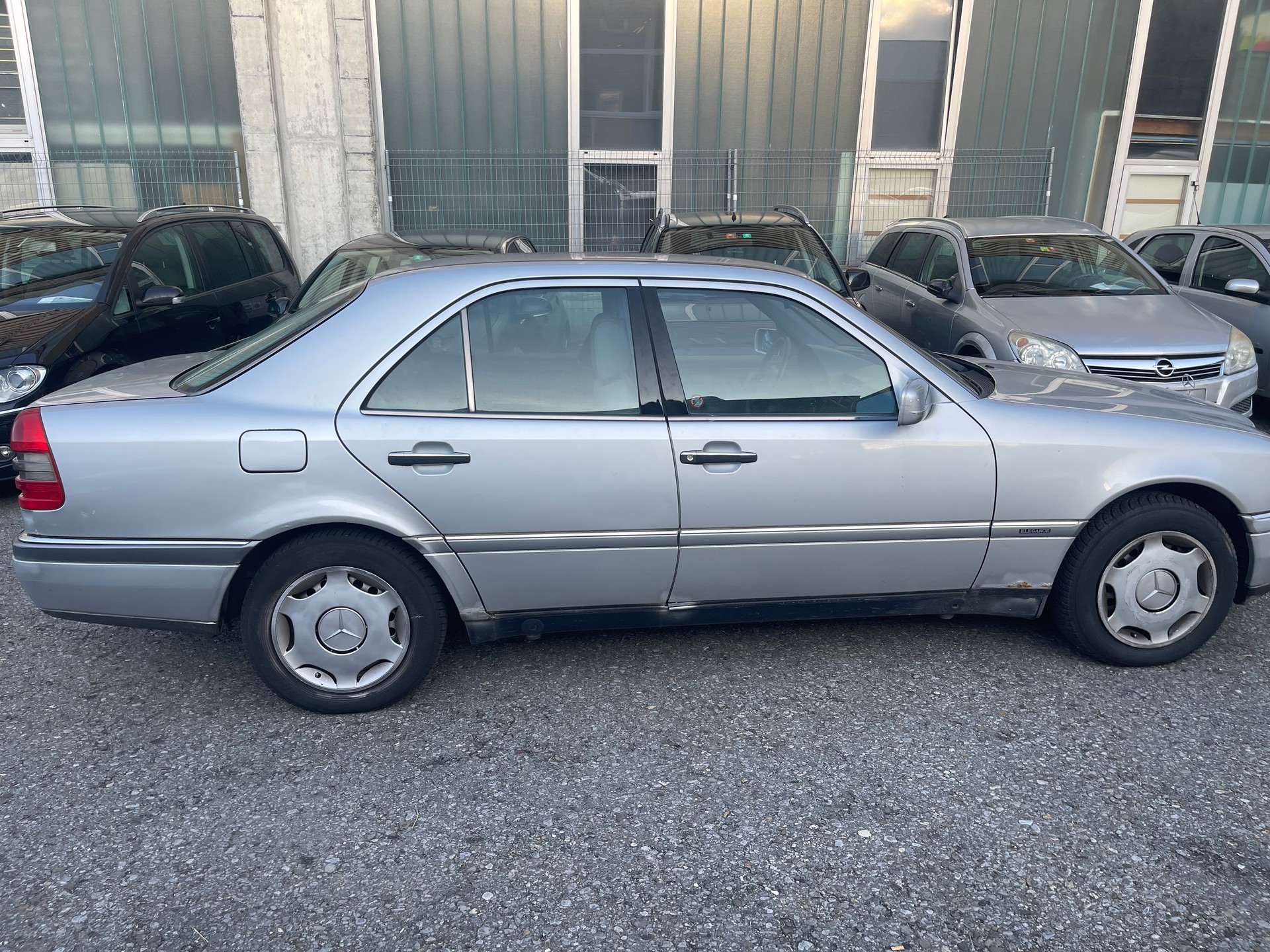 MERCEDES-BENZ C 220 Elégance-image-6